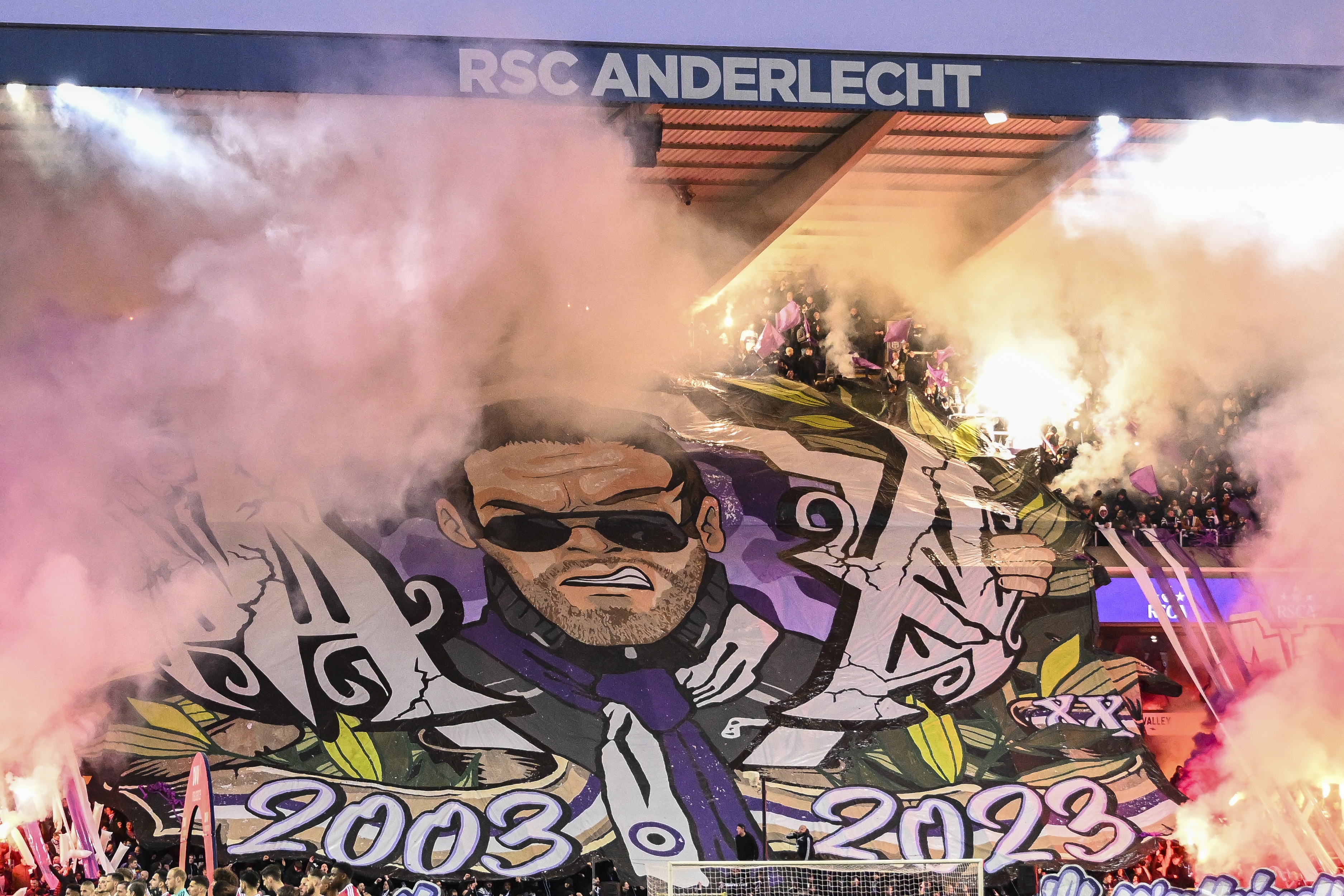 L'impressionnant tifo des supporters d'Anderlecht avant le derby