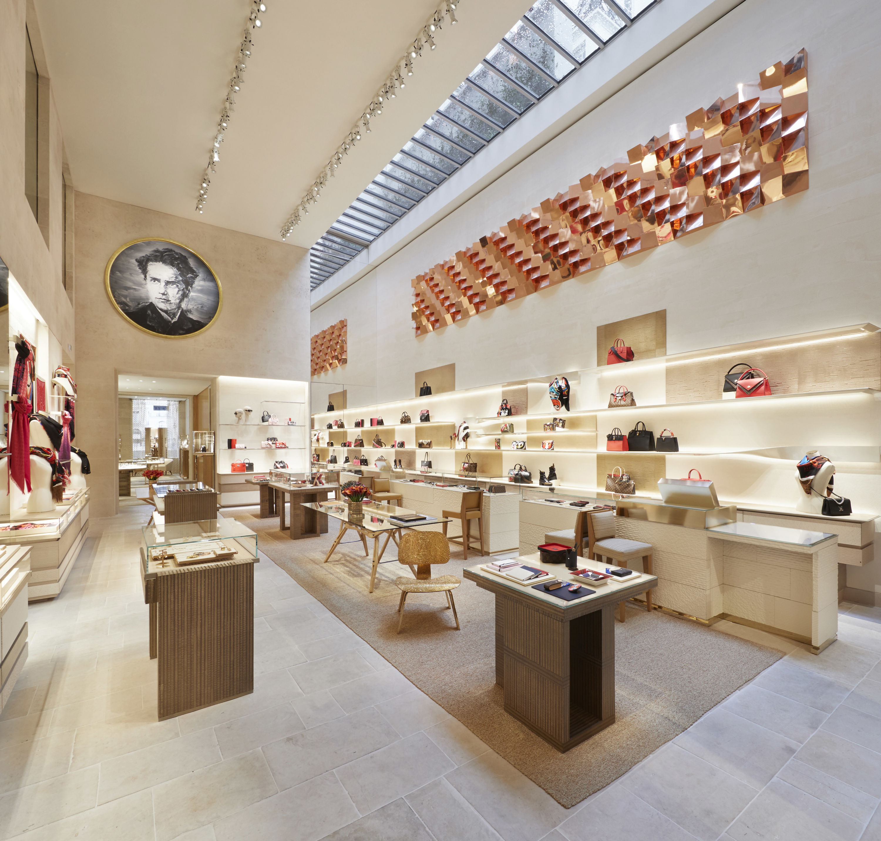 La Maison Vuitton pose ses bagages et fait briller la rue Saint