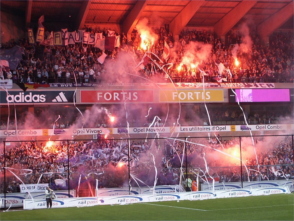 L'impressionnant tifo des supporters d'Anderlecht avant le derby