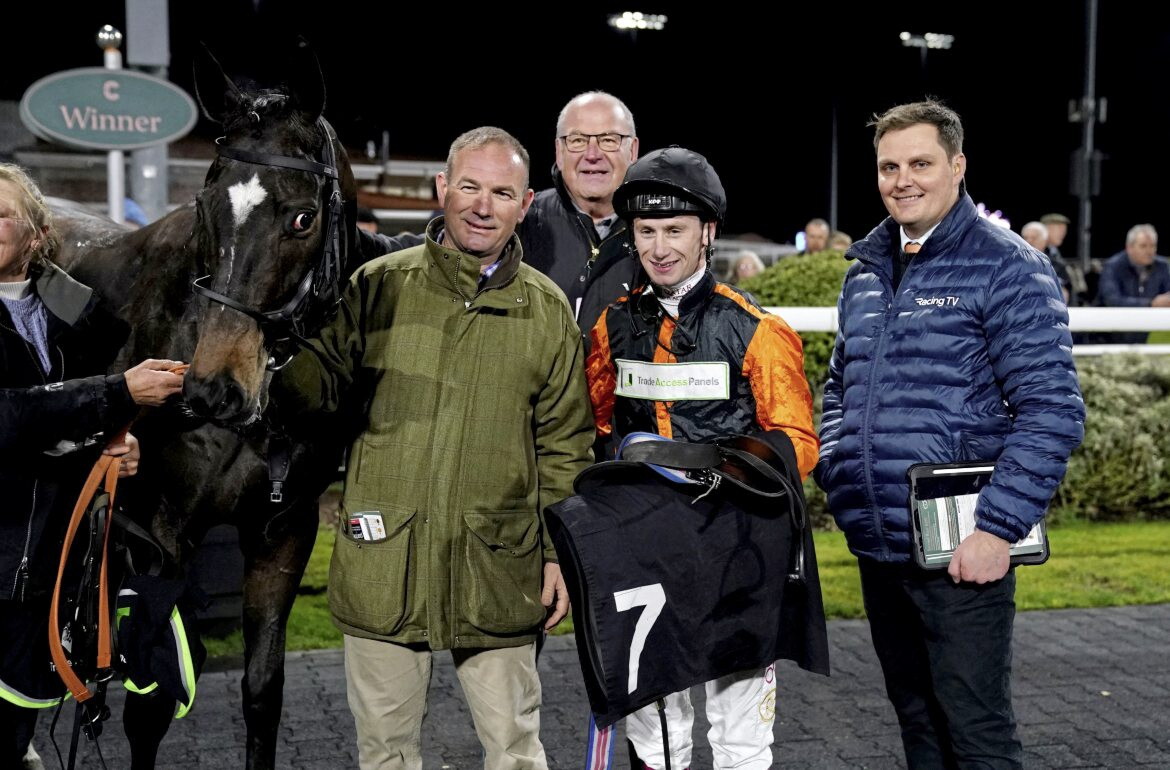 Oisin Murphy makes winning comeback at Chelmsford &ndash; The ...