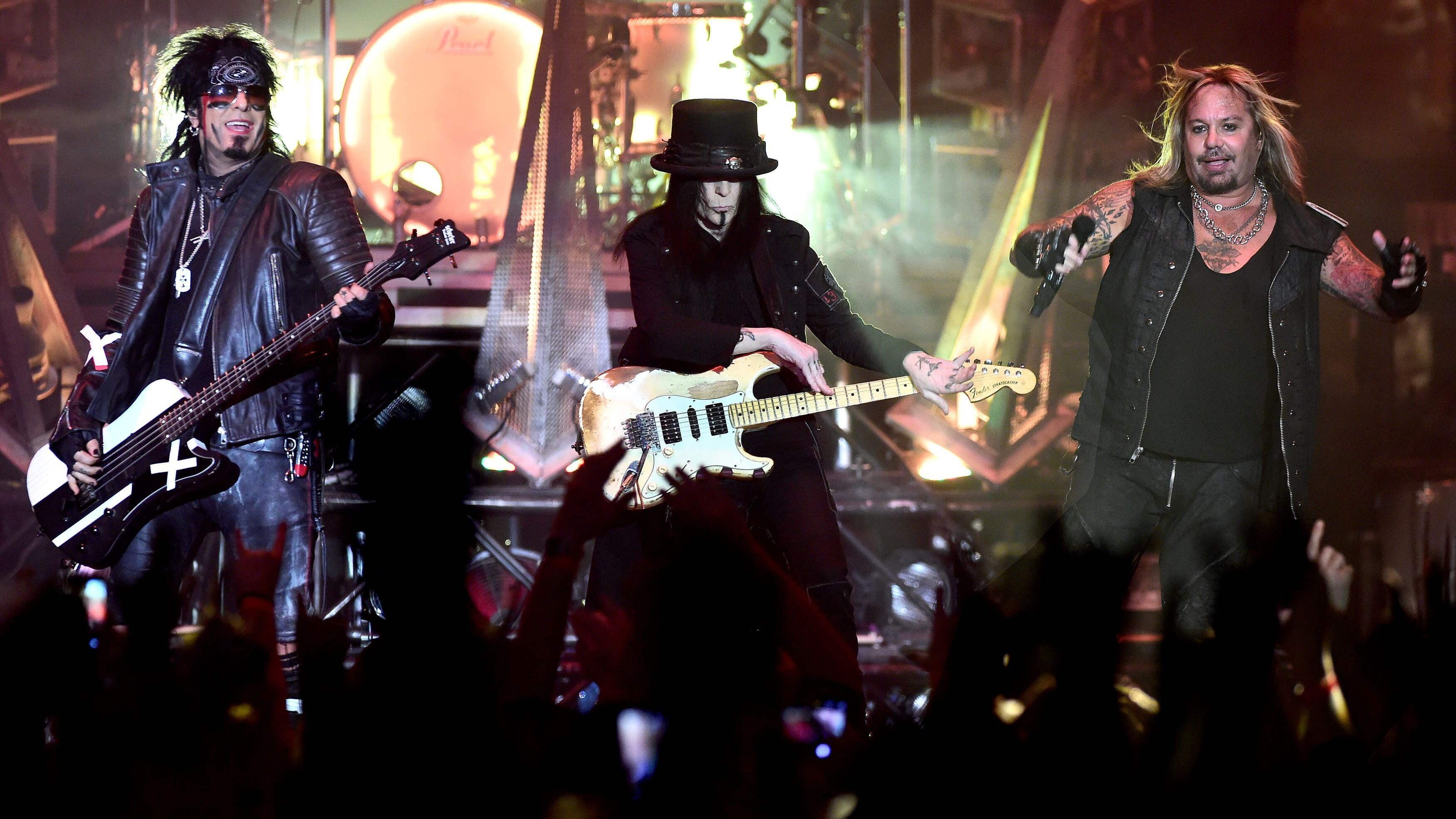 Motley Crue guitarist Mick Mars announces retirement due to health issues –  The Irish News