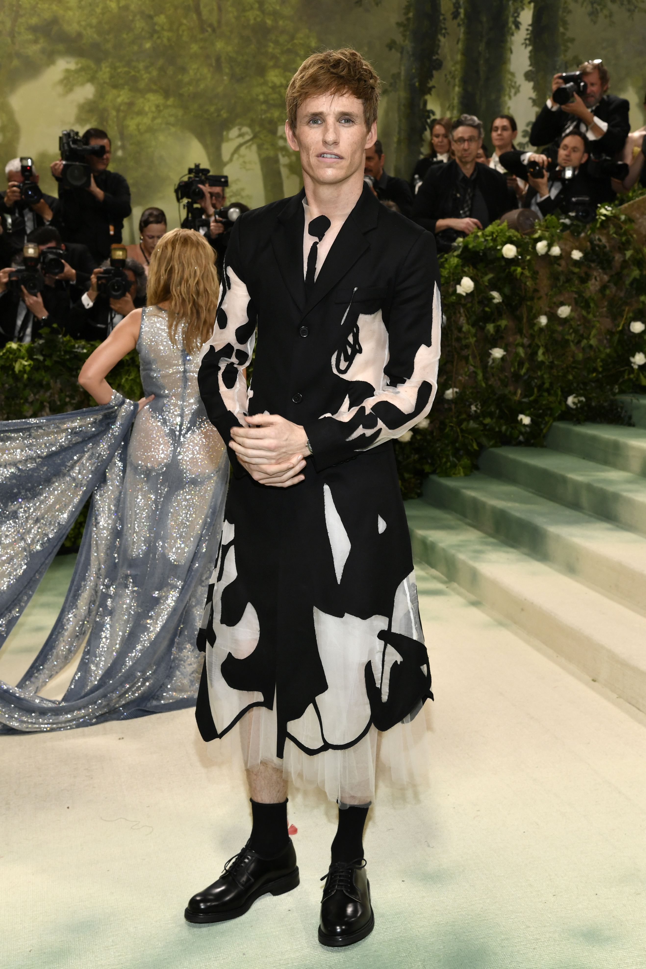 Eddie Redmayne leads British stars in bold looks at Met Gala – The