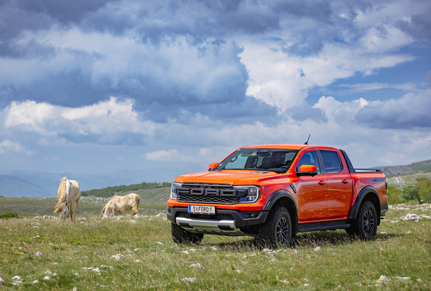 Ford Raptor Can't Jump Like the General Lee [VIDEO]