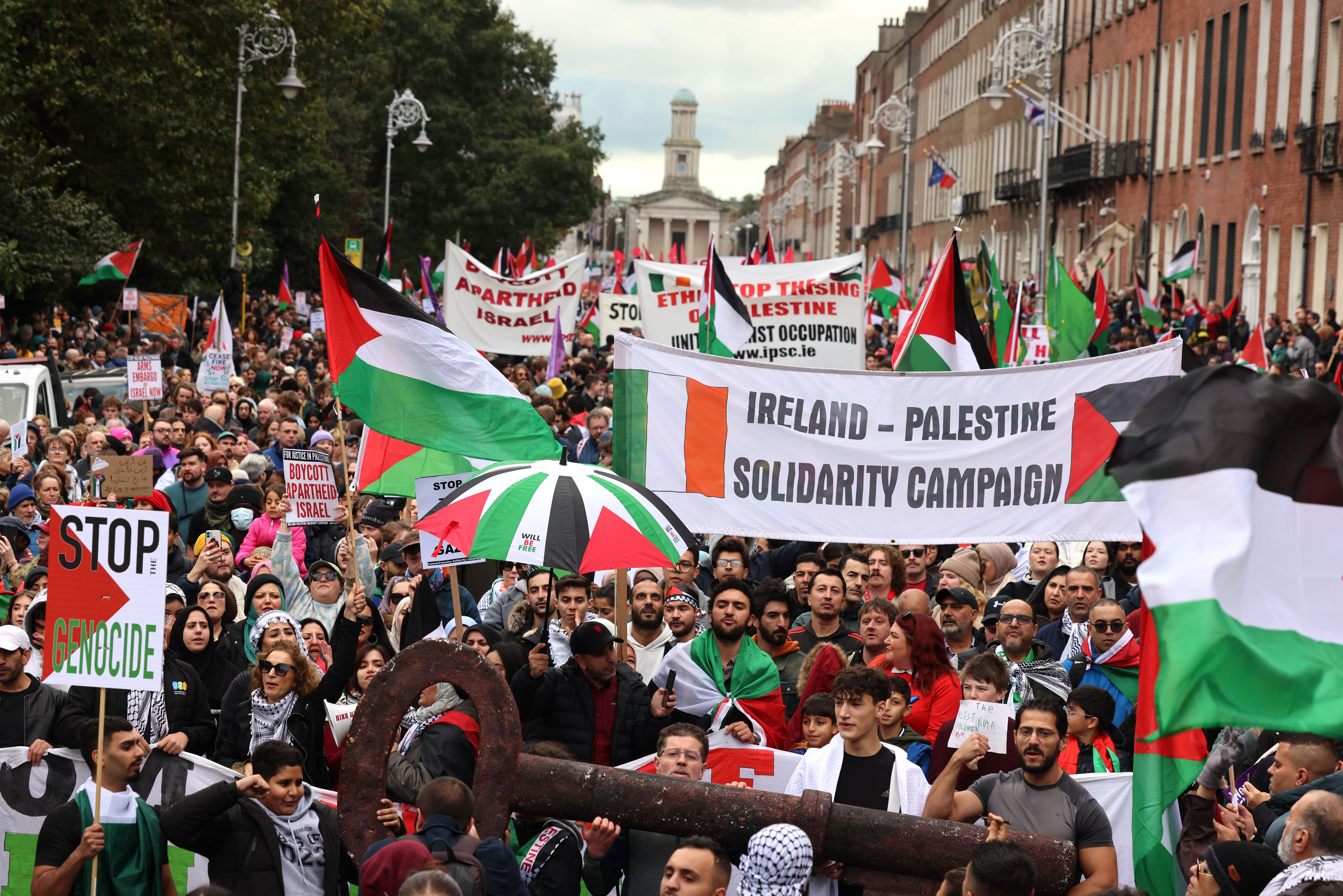 Thousands march through Dublin in support of Palestine amid conflict in  Gaza – The Irish Times