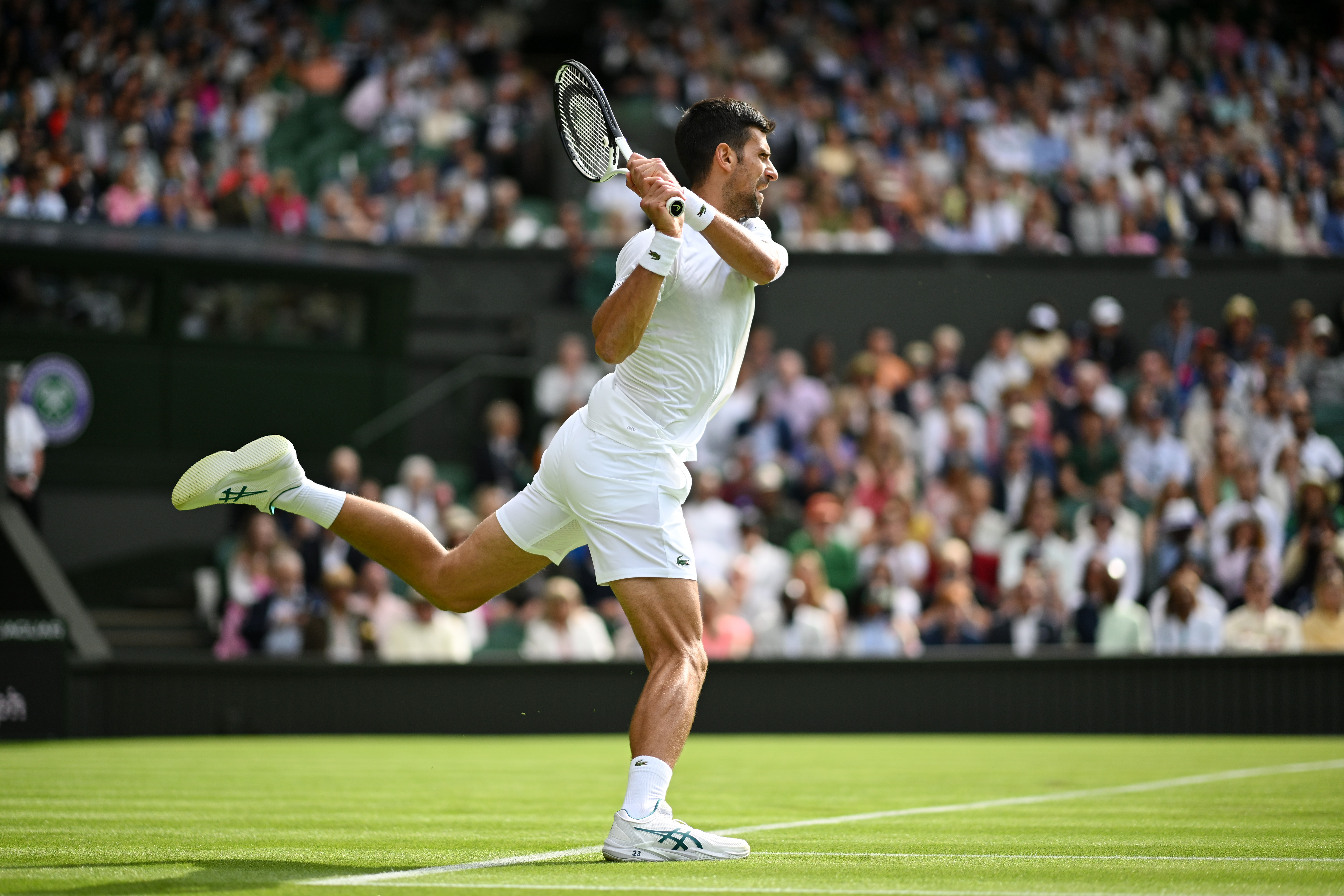 Tennis 2022: Shock crowd act as Novak Djokovic makes return