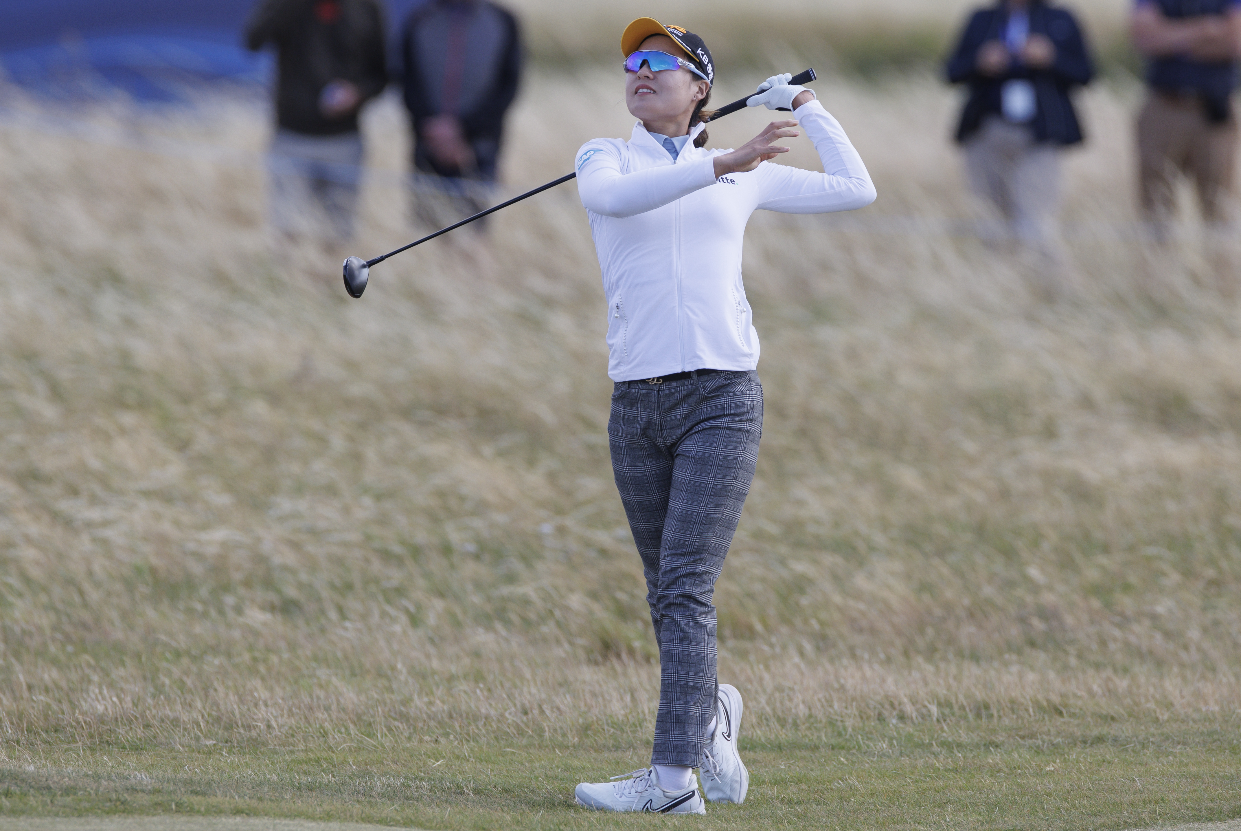 Leona Maguire makes the most of a bad lot as In Gee Chun leads by one at  Women's Open – The Irish Times
