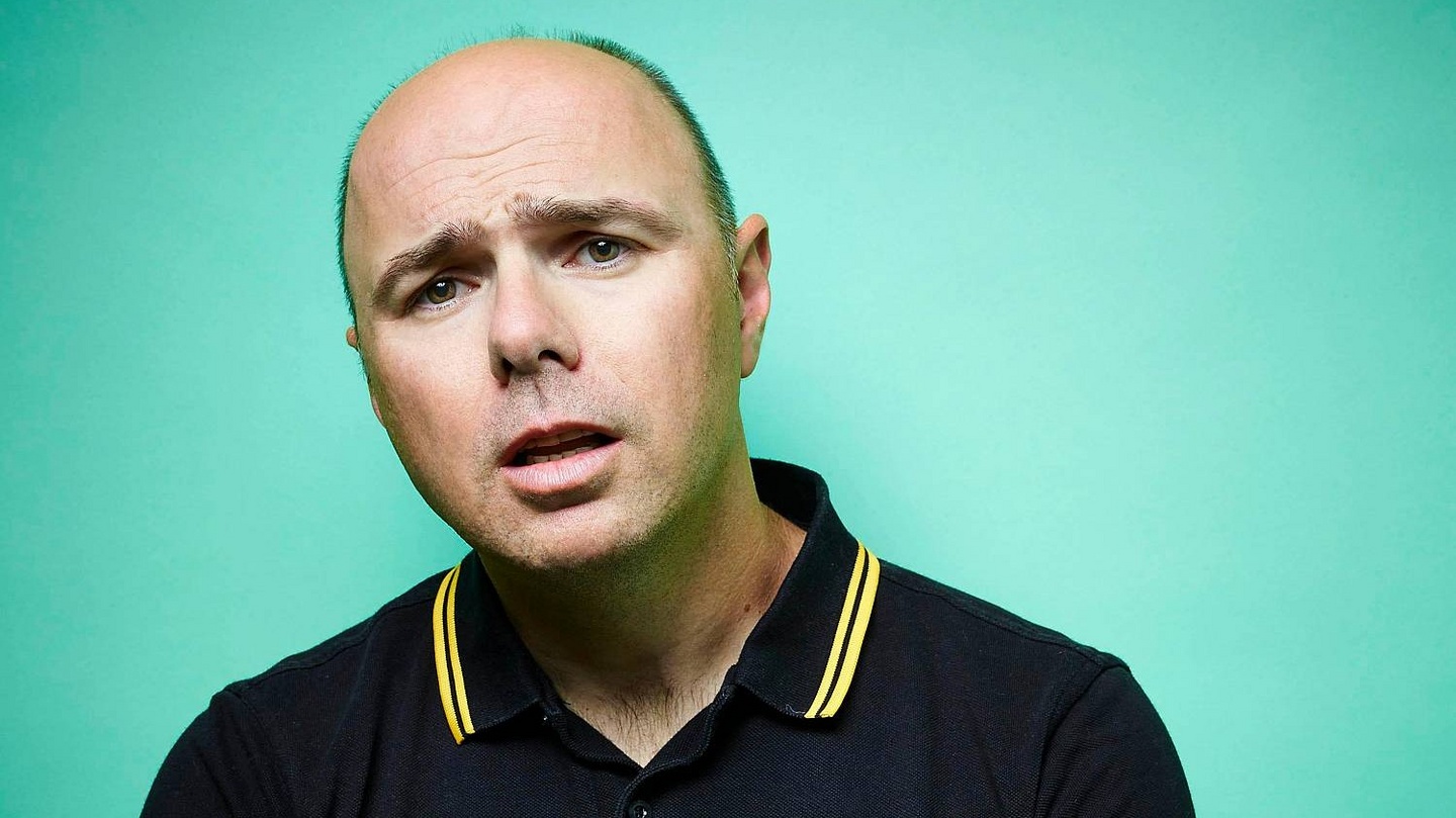 Karl Pilkington con i capelli