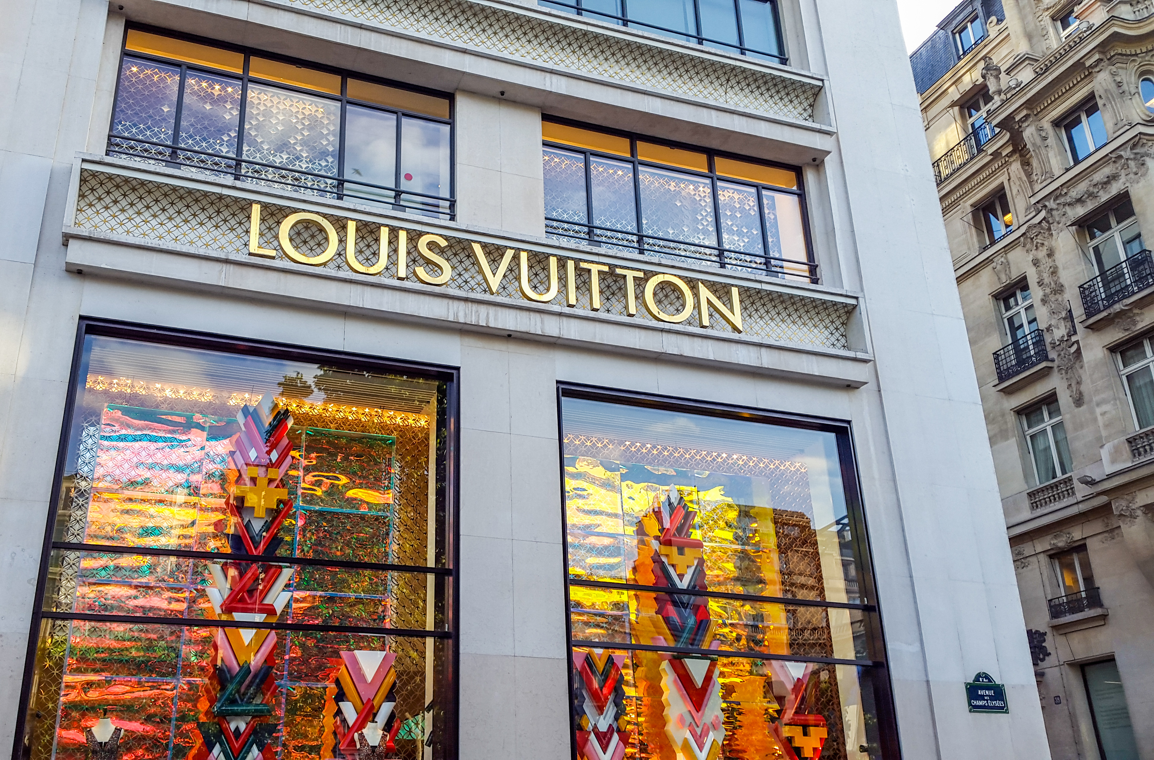 Louis Vuitton to reduce energy bill by urging staff to take stairs