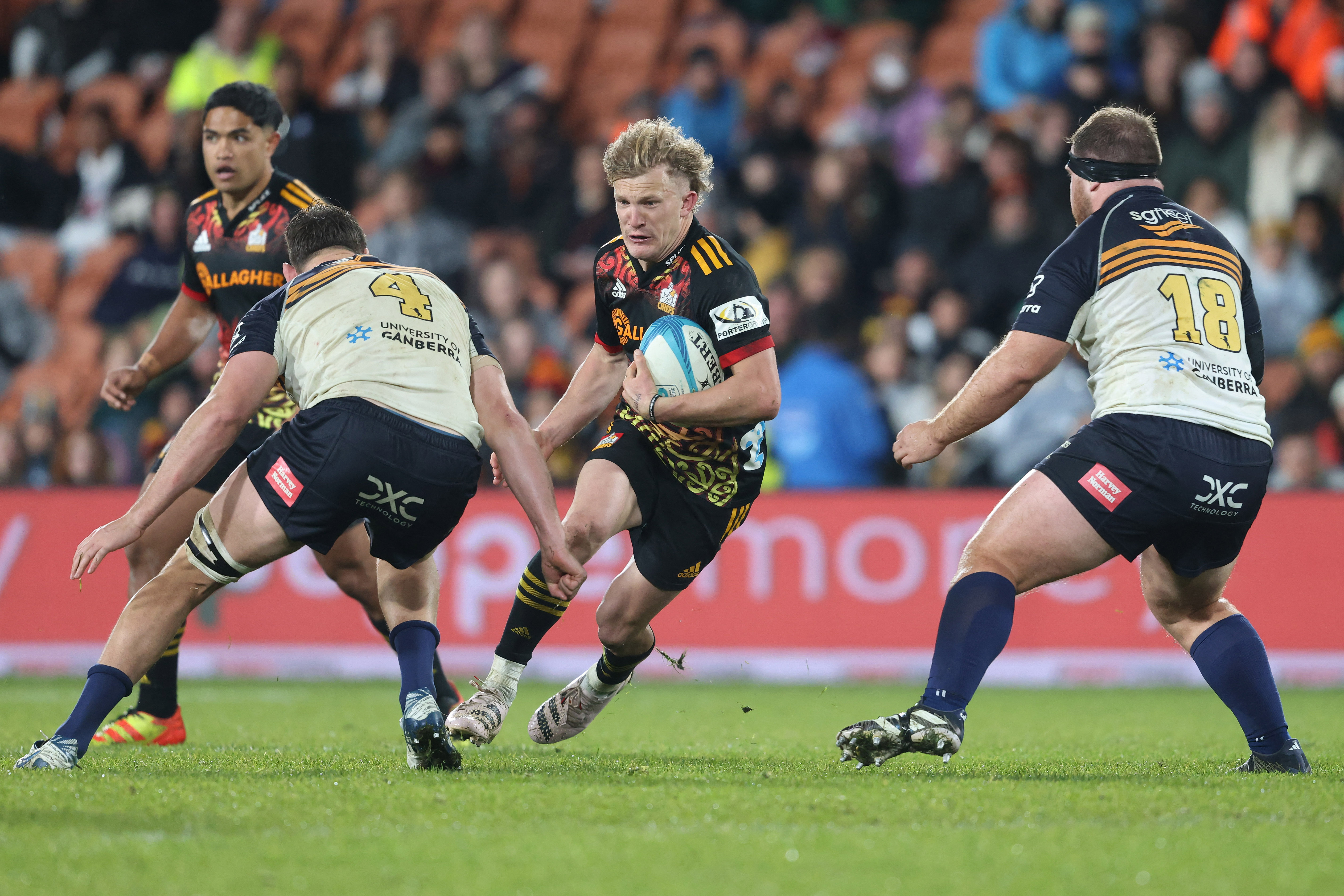 Damian McKenzie to stay with NZ Rugby, Chiefs, Waikato - NZ Sports