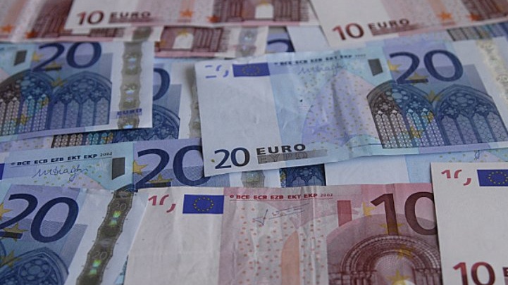 Bank employee given suspended term for €127,000 theft – The Irish Times