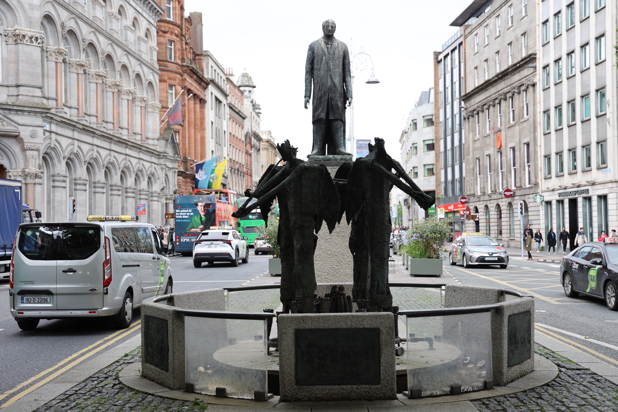 Dublin's shabby College Green – The Irish Times
