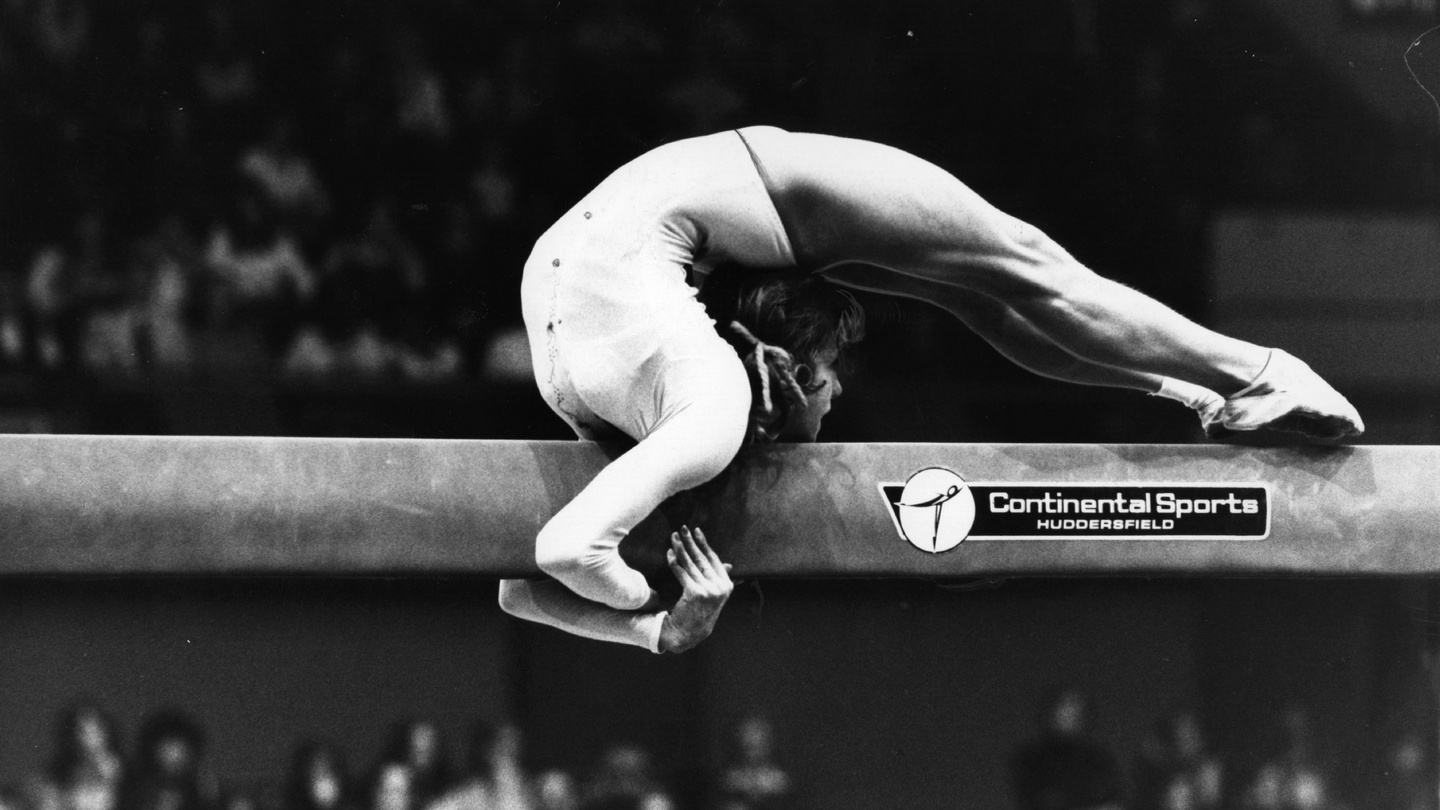 Squirting ayol orgazm srt Parkda onanizm bilan shugullanadigan erkakning surati