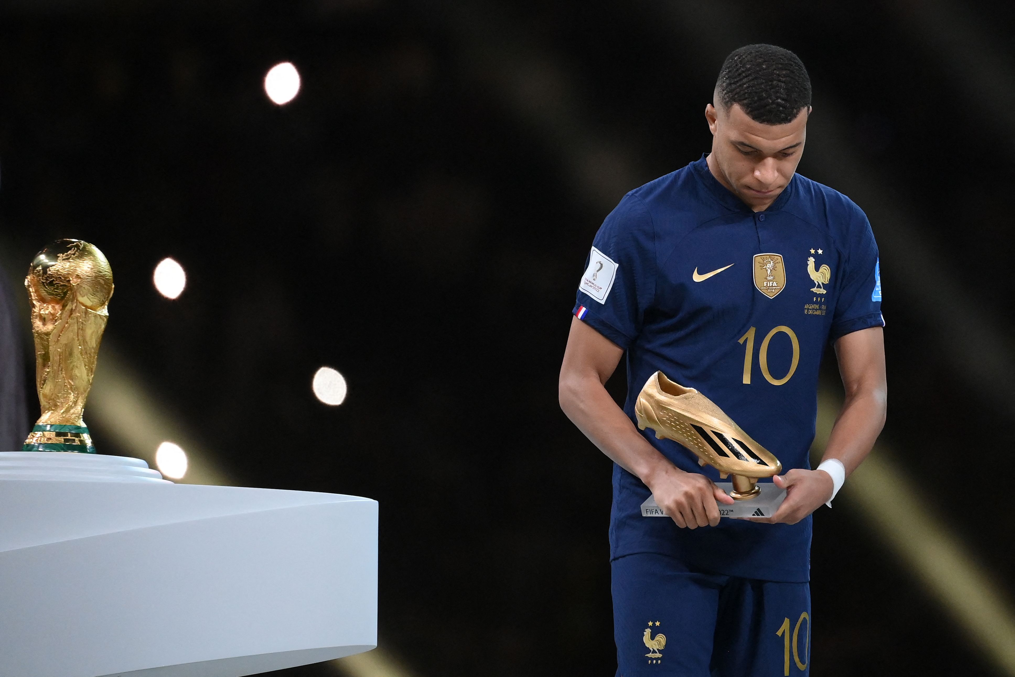 Achraf Hakimi & Kylian Mbappe SWAP JERSEYS After France vs Morocco