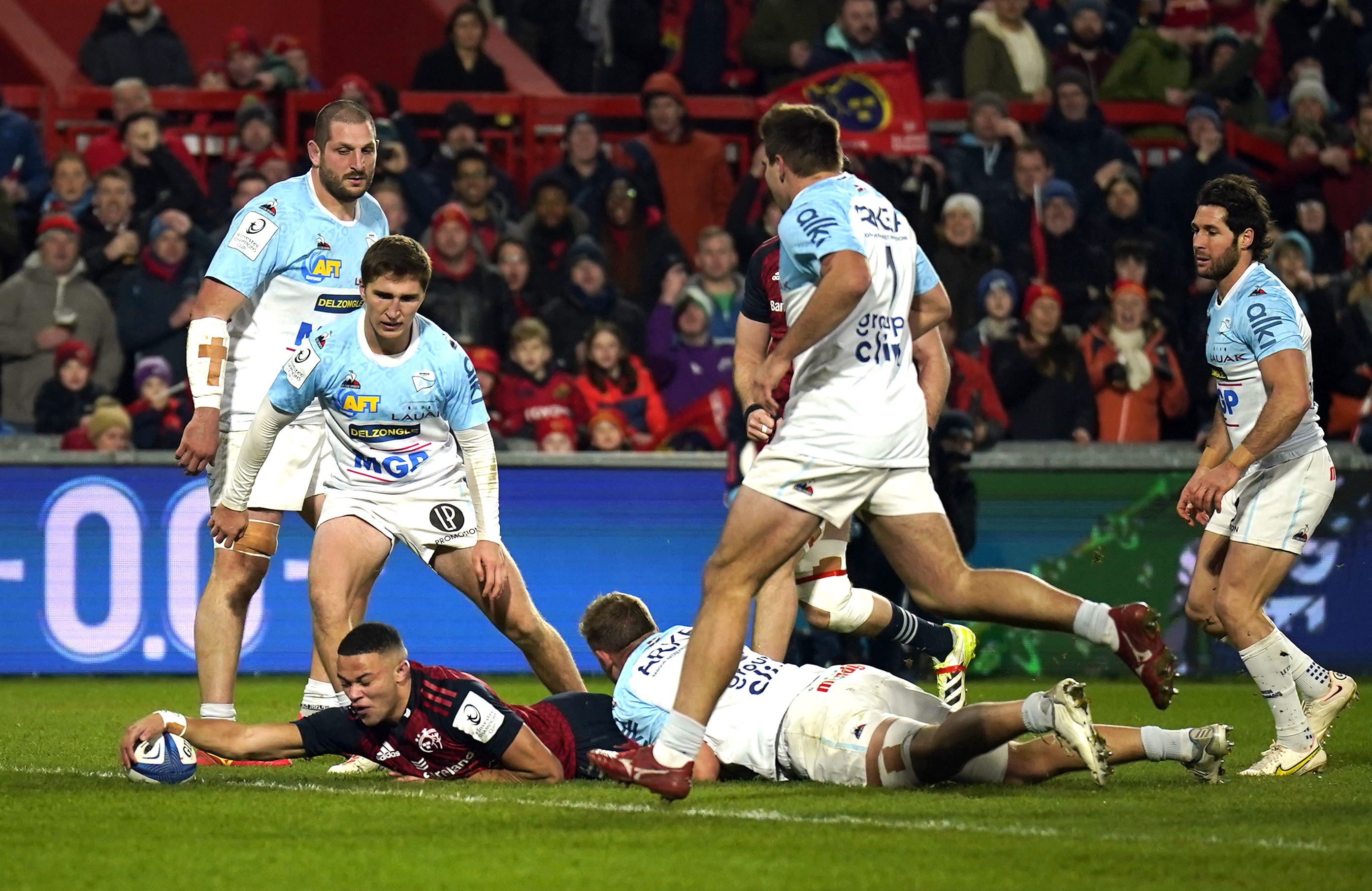 Munster 17-17 Bayonne: Visitors score late try to earn draw