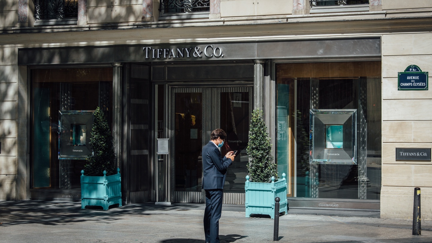 LVMH and Tiffany in talks to cut price of $16.6bn deal