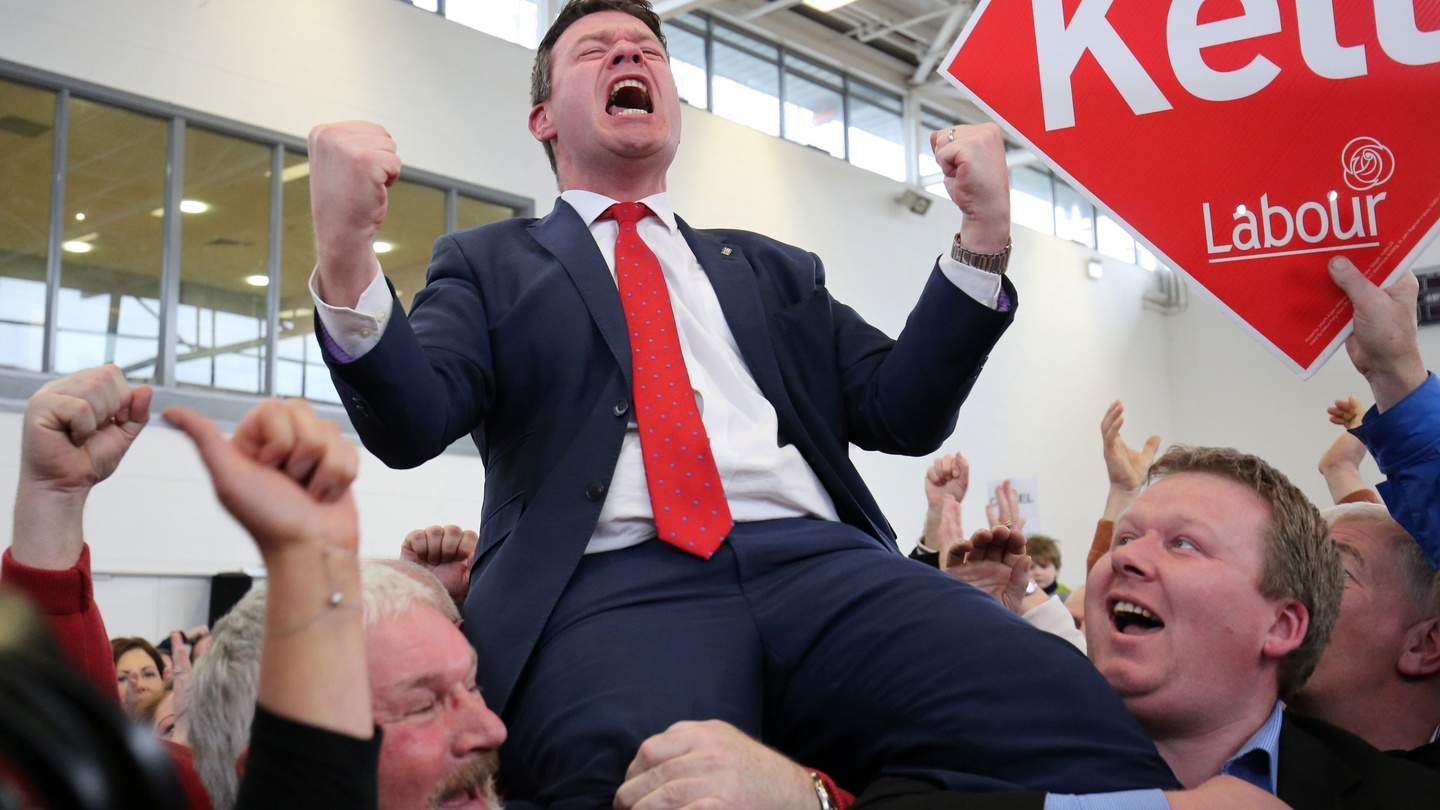 Alan Kelly Celebrates With Pose Of A Boxer Who Floored An Opponent The Irish Times