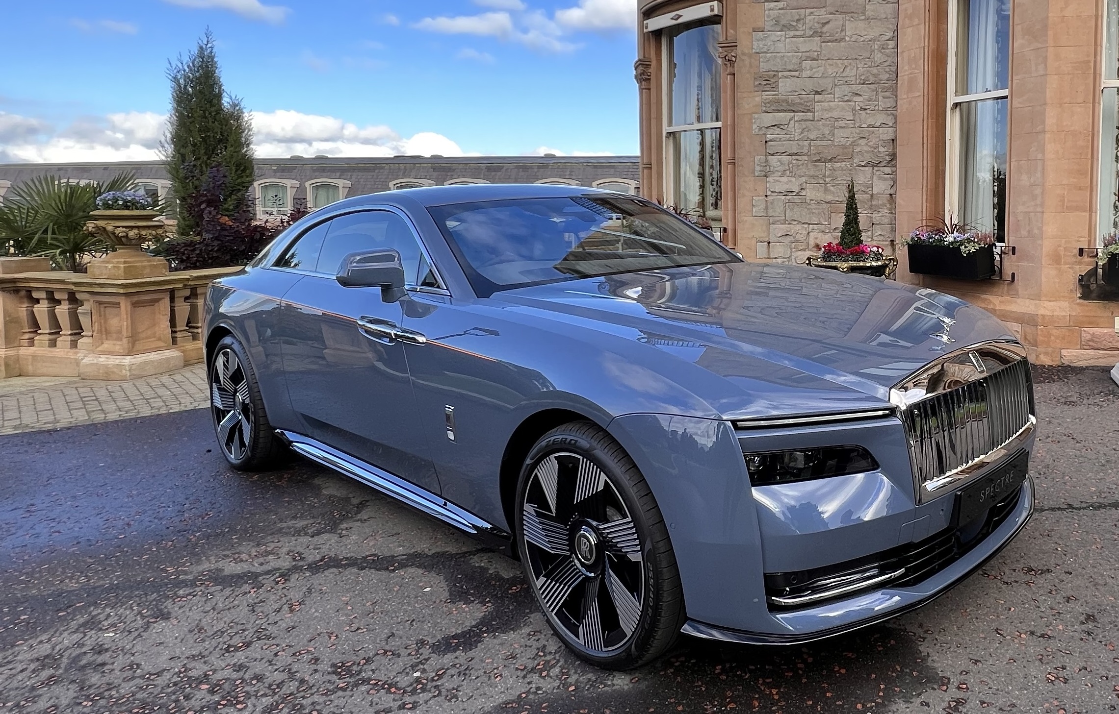 2024 Rolls-Royce Spectre Review: Driving Impressions