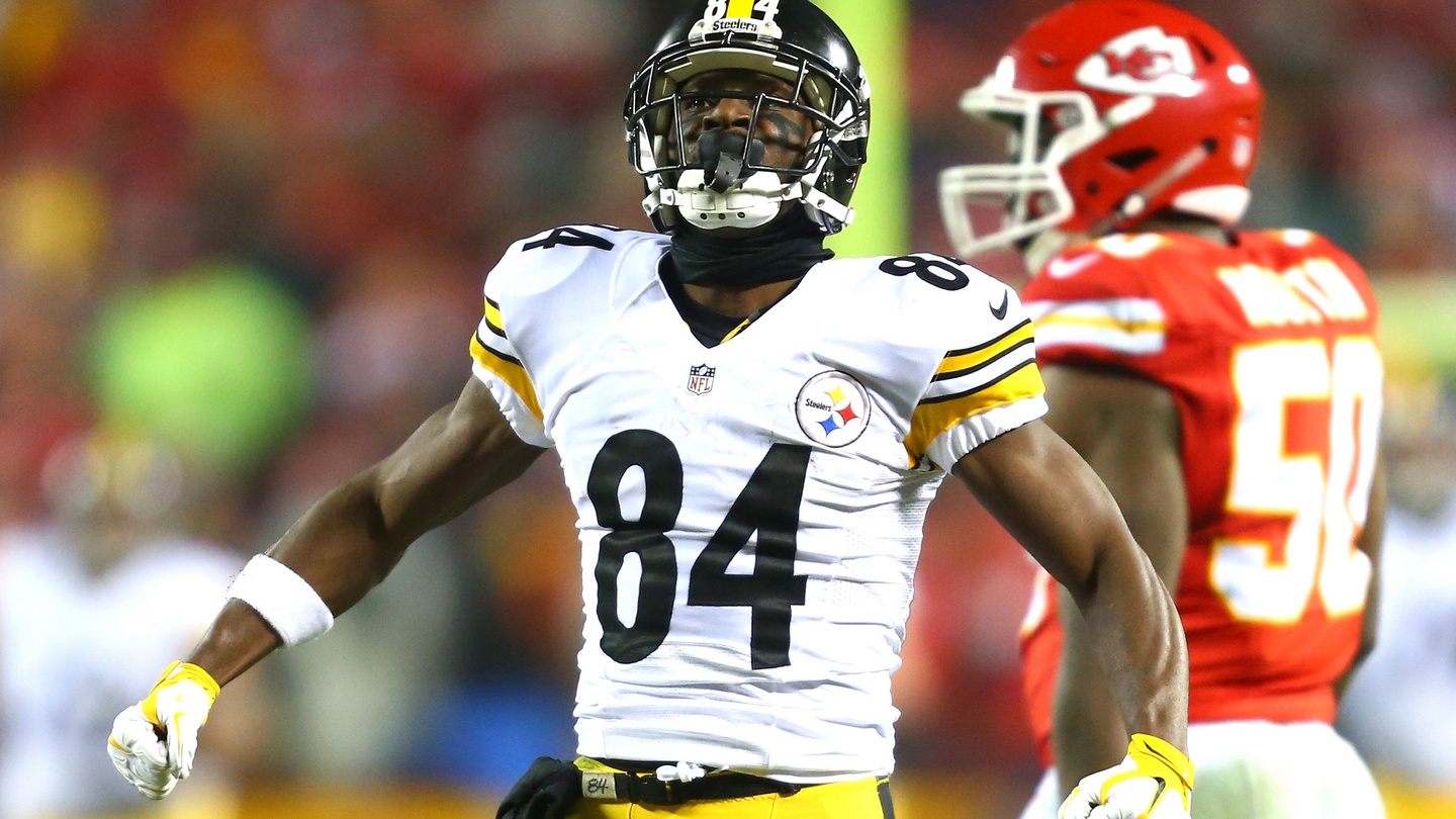 Antonio Brown sorry for streaming Steelers locker-room talk on