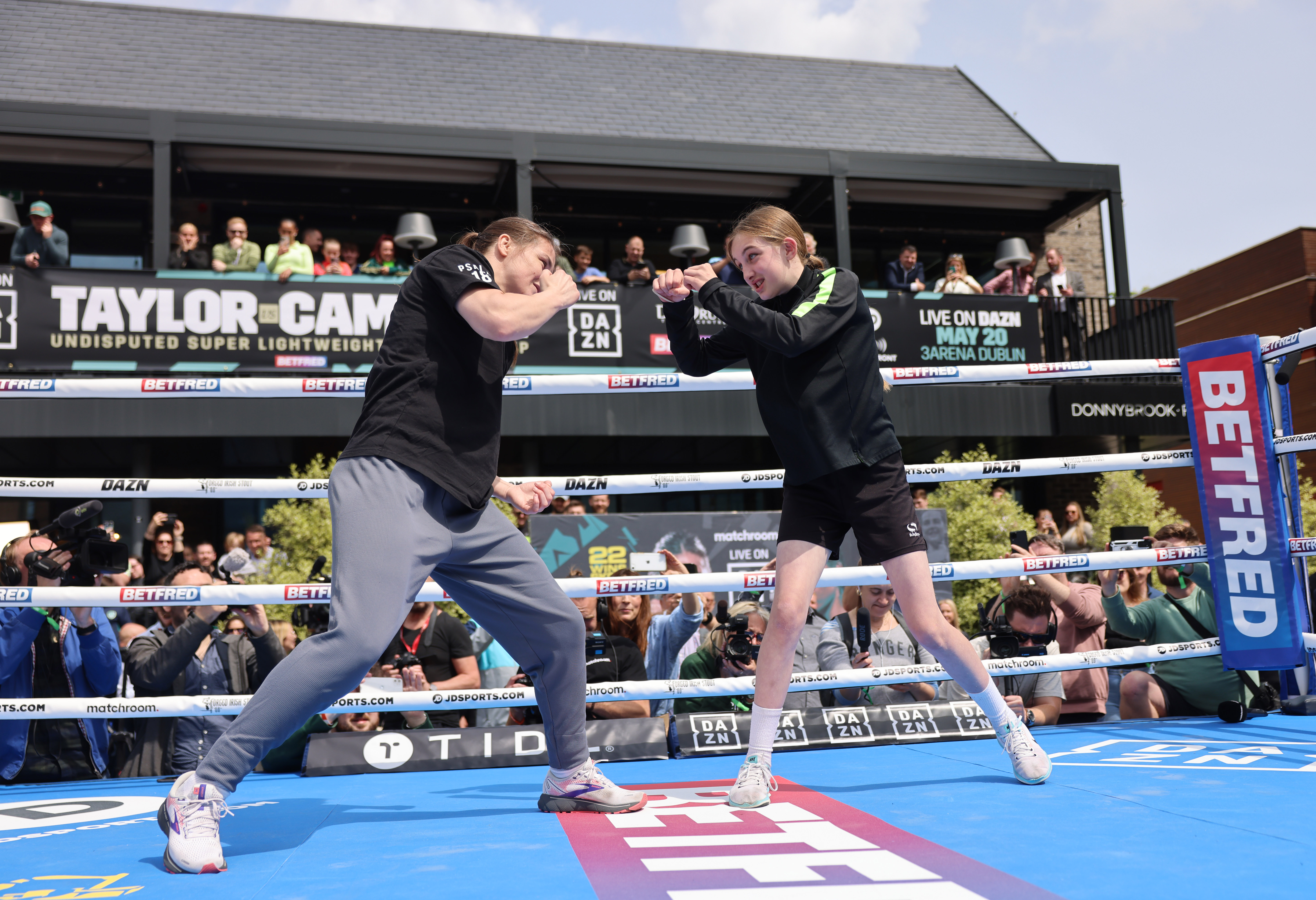 Katie Taylor brings Dundrum Town Centre to a standstill with public workout 