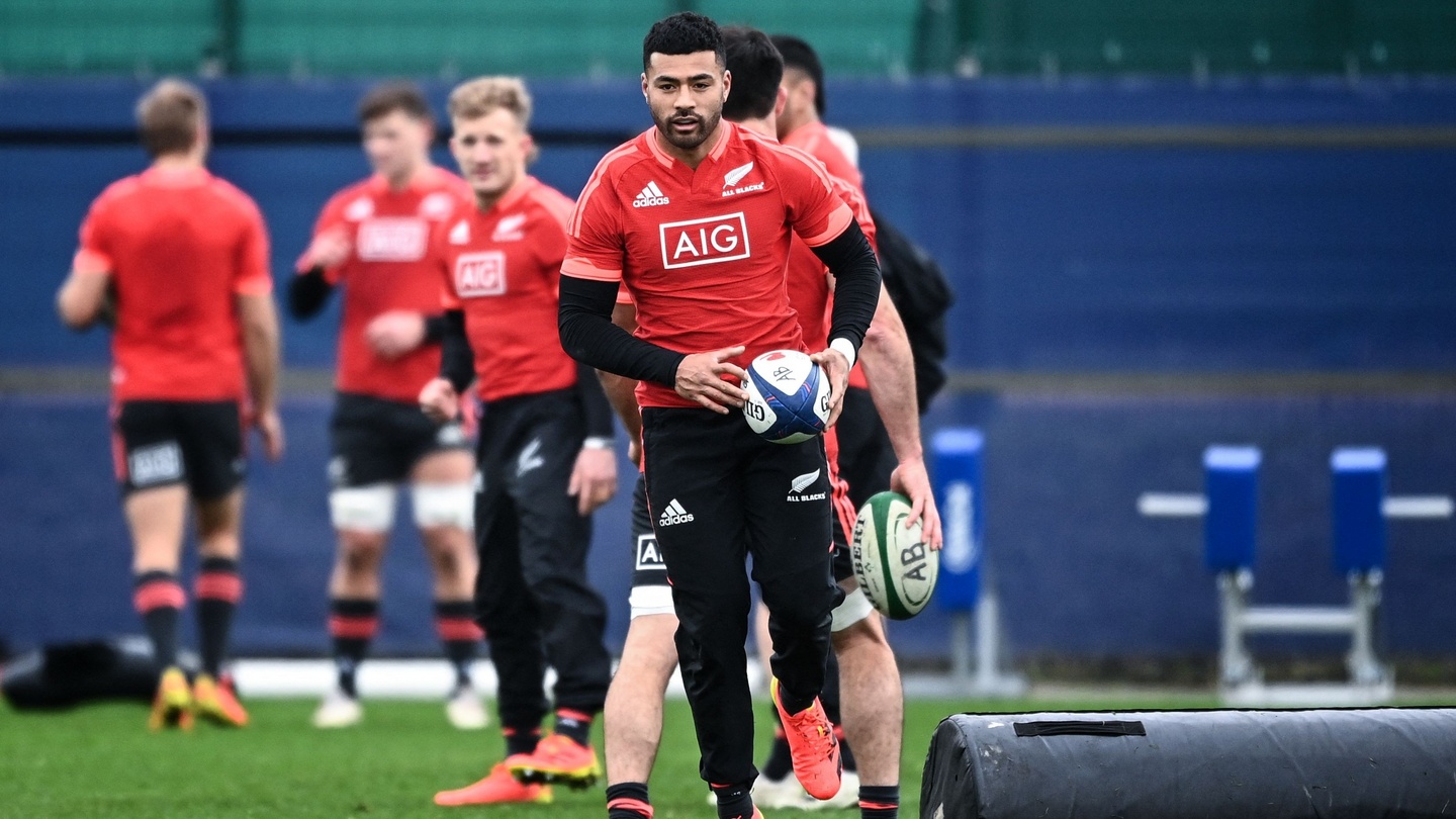 MATT WILLIAMS AND GREGOR PAUL  New Zealand tour preview - Schmidt in with  the All Blacks 