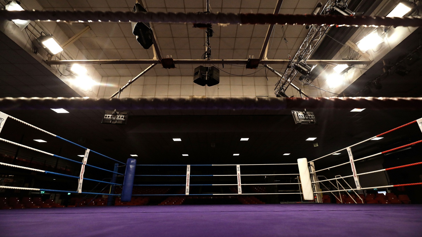 Man hospitalised after incident involving masked men with machetes at youth  boxing competition in Co Roscommon – The Irish Times