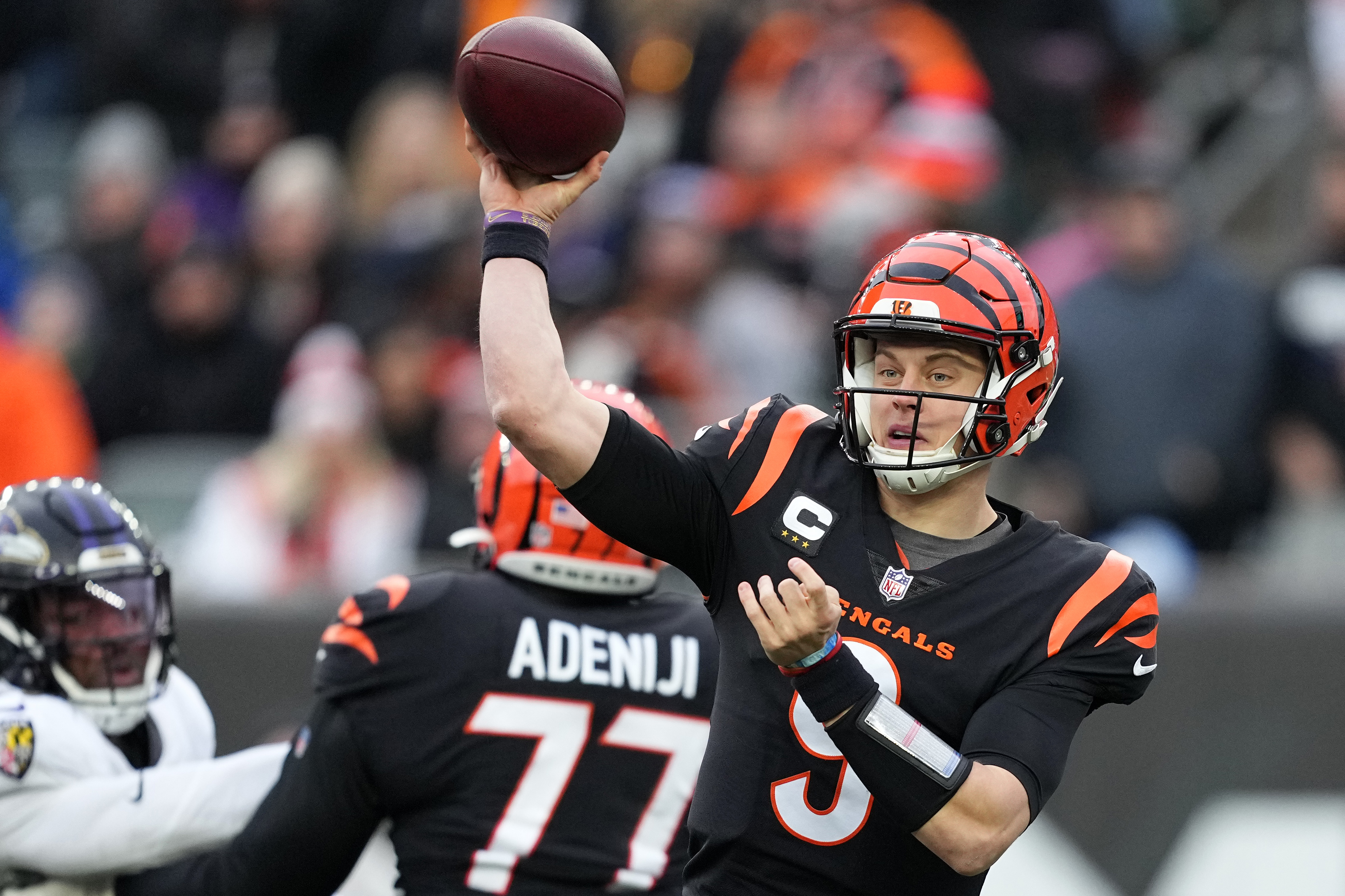 NFL roundup: Bengals use 98-yard fumble return to edge Ravens