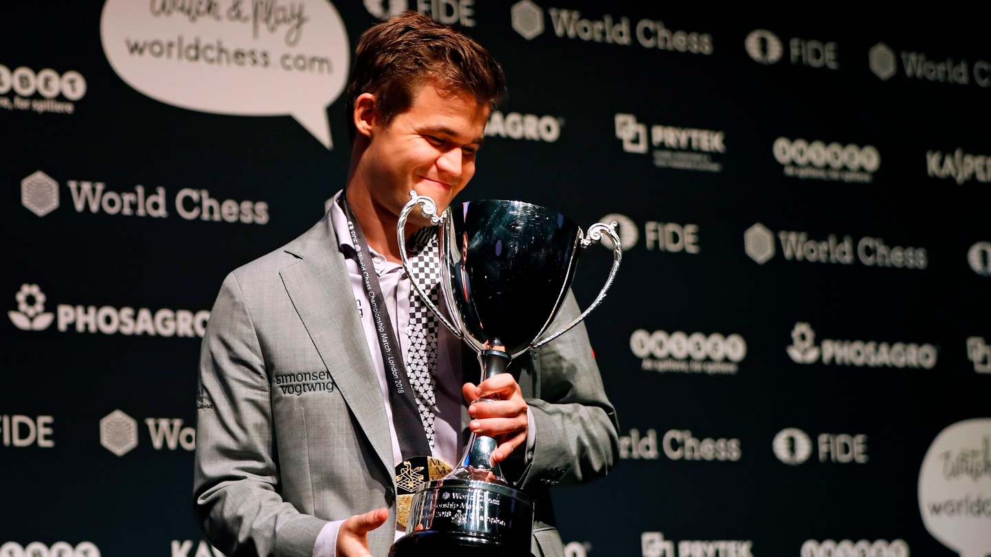 Chess champion Magnus Carlsen moves to top of world fantasy football  rankings, Magnus Carlsen