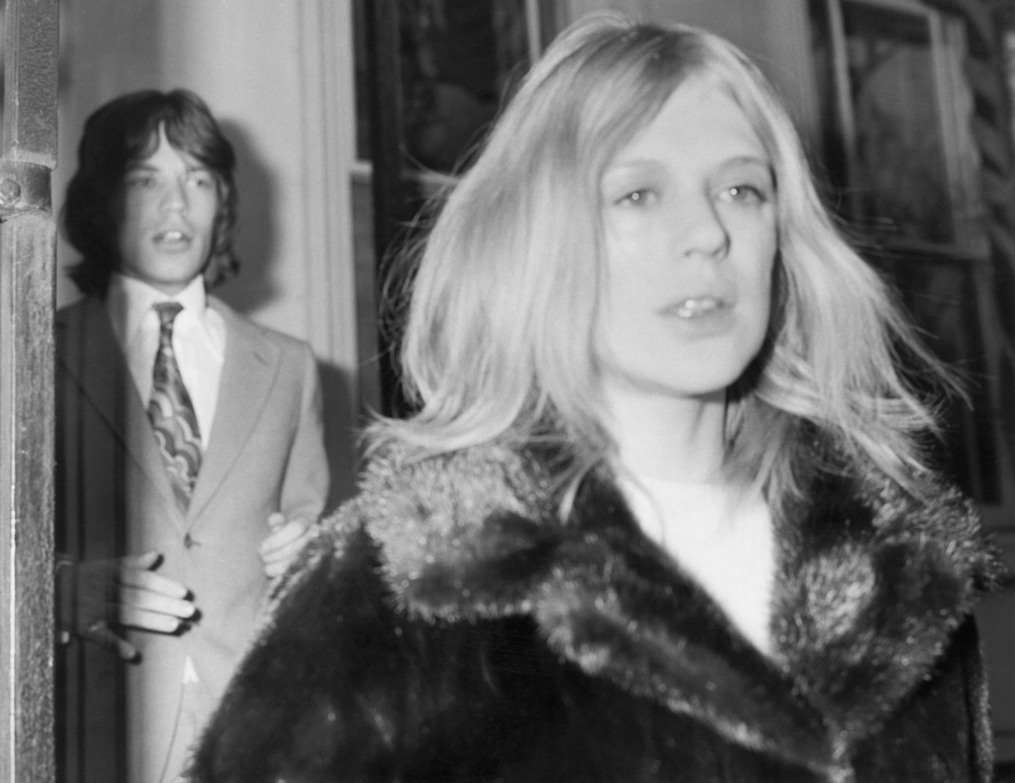 Marianne Faithfull health: Singer in care home after she 'nearly died' from  Covid