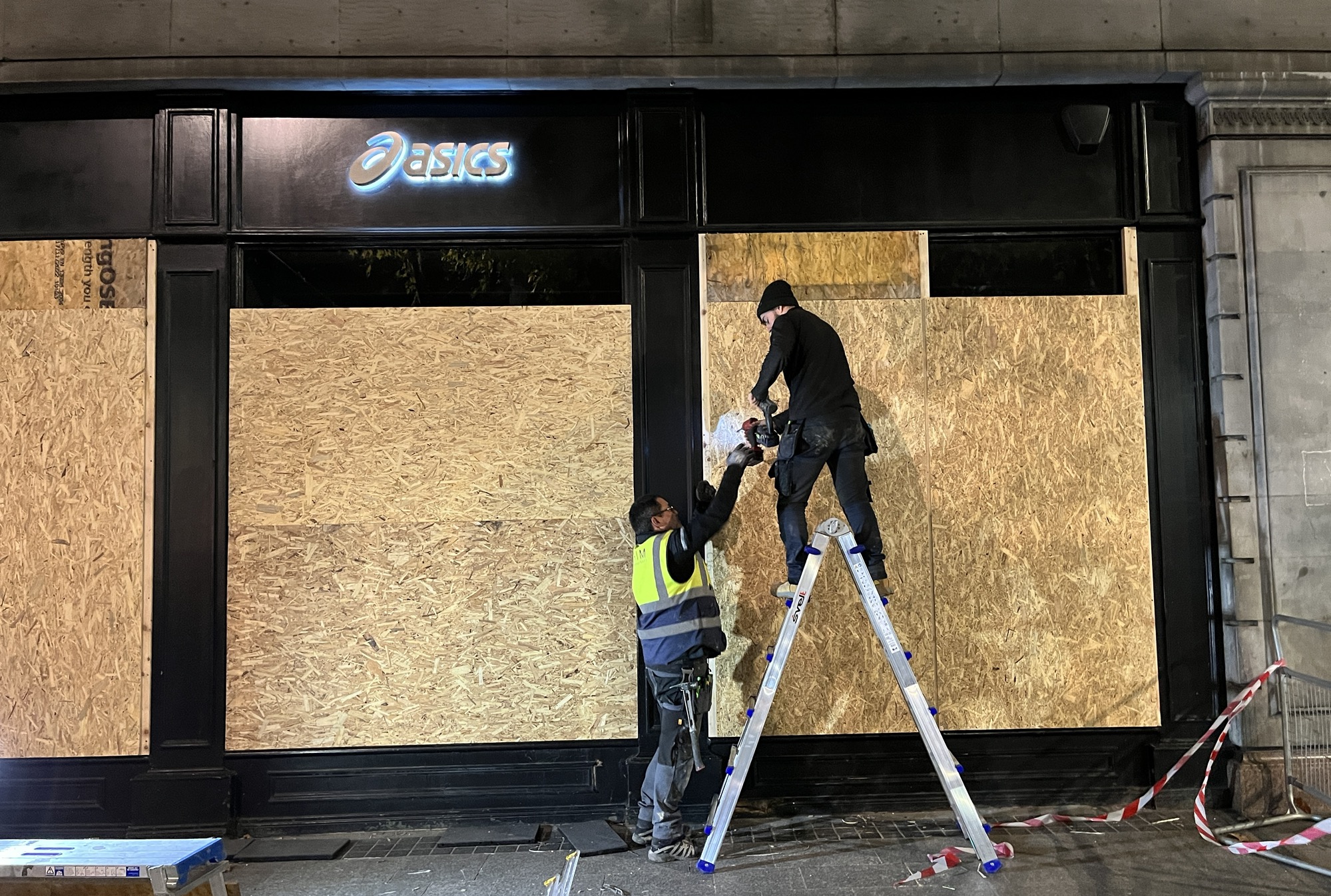 Asics store clearance dublin