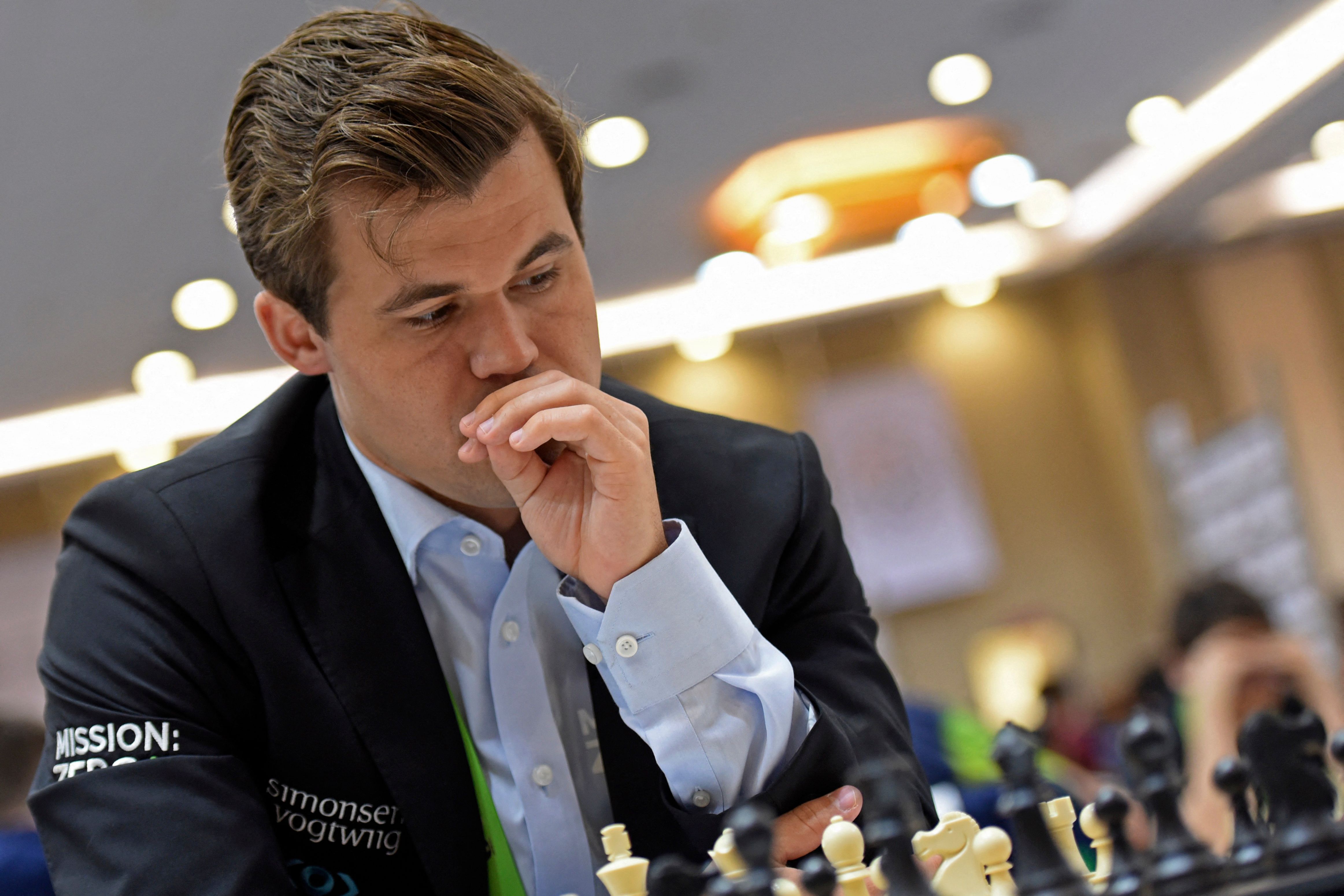 Magnus Carlsen resigns after one move against Hans Niemann