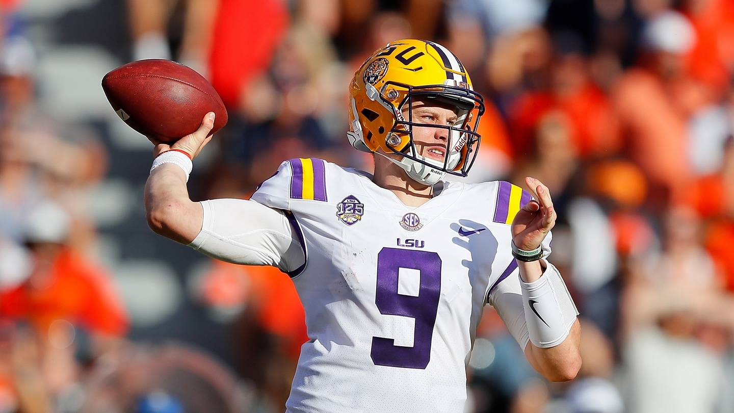 WATCH: Joe Burrow's parents personally deliver Bengals game ball to Athens  bar