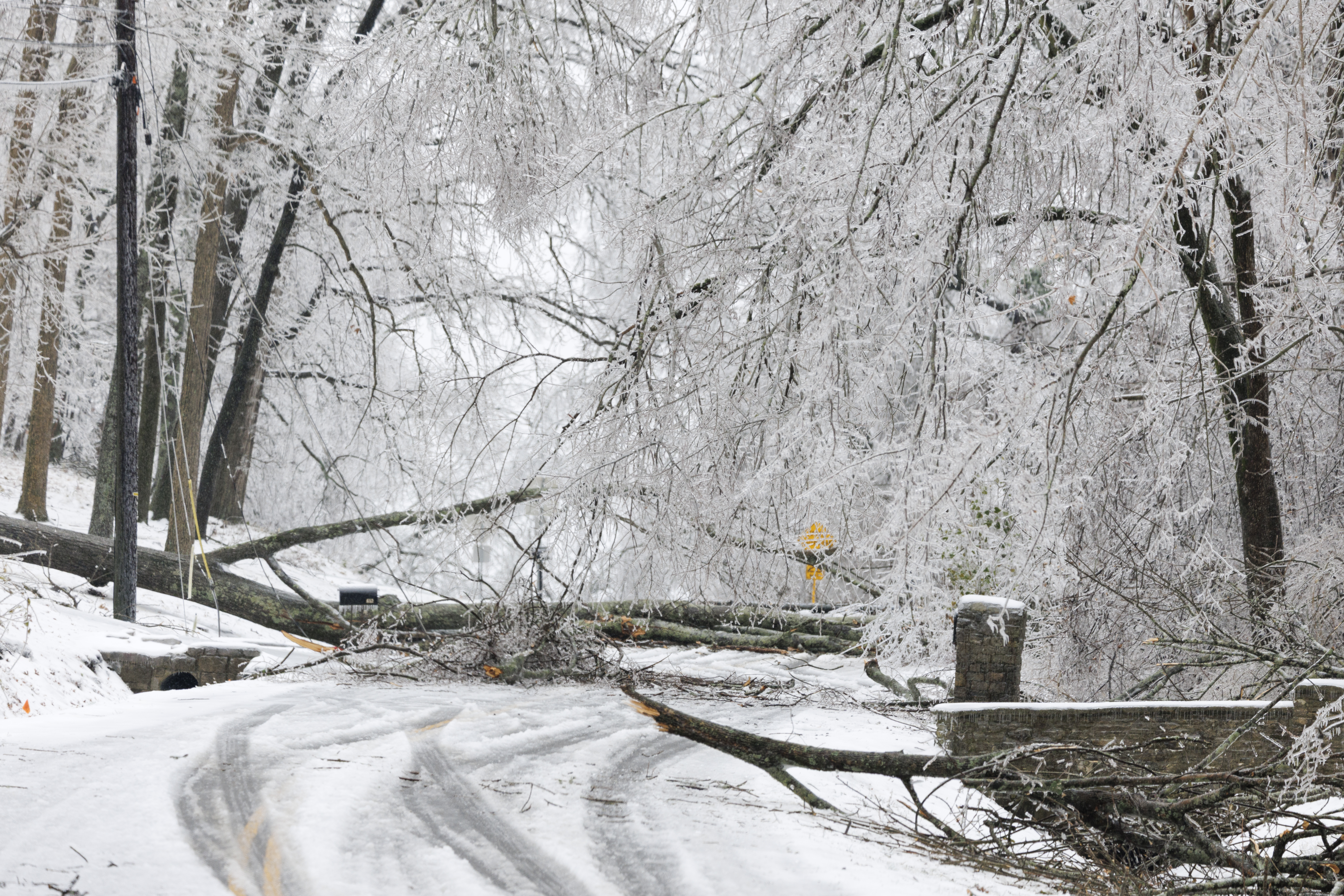 At least 29 dead across multiple US states after winter storm brings deep snow and ice – The Irish Times