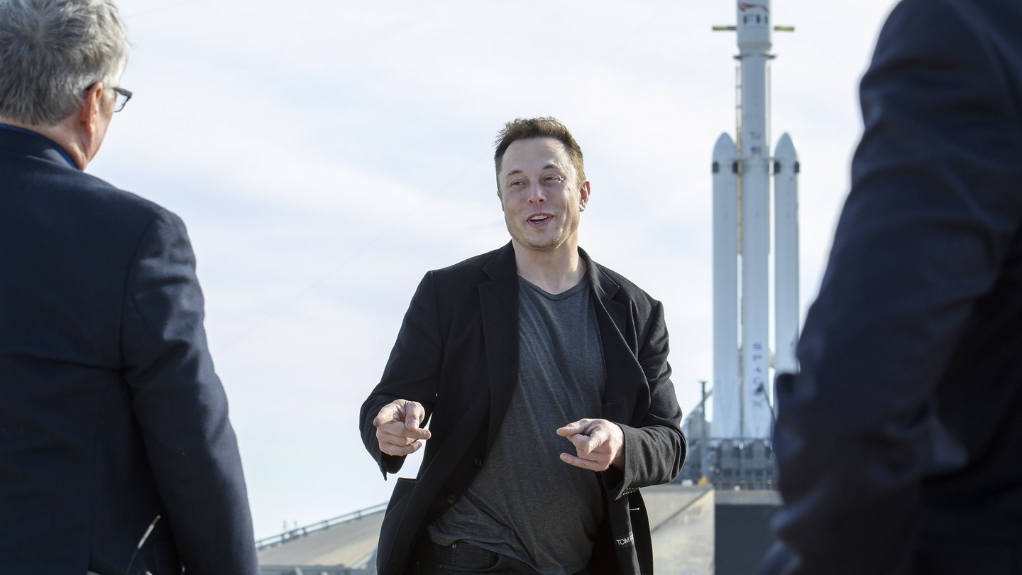 Elon Musk buys Twitter, Tom Brady sends reminder - AS USA