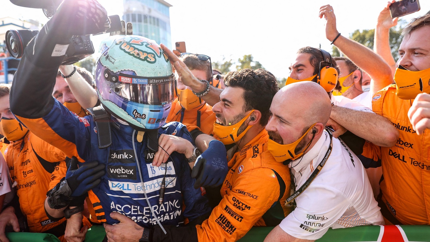 Ricciardo wins F1 Italian GP after Hamilton and Verstappen crash out – as  it happened!, Formula One