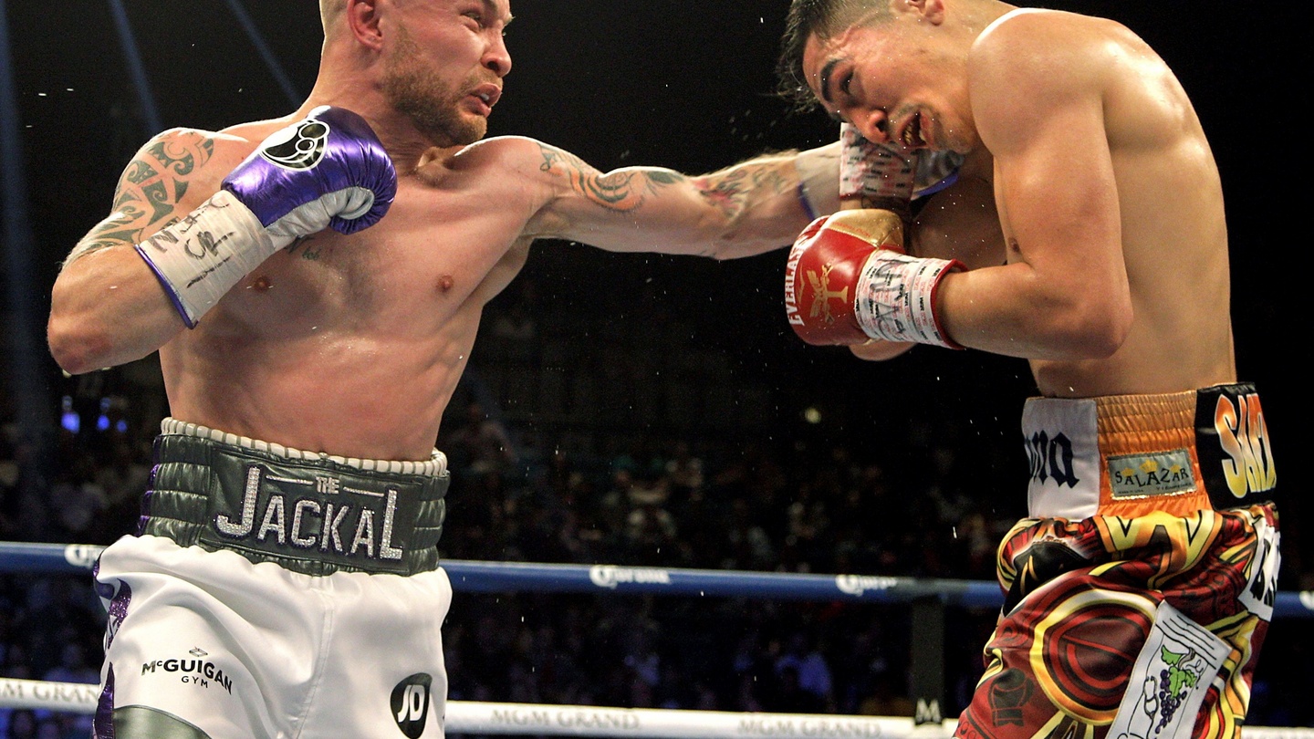 Leo Santa Cruz wins rematch with Carl Frampton on points The