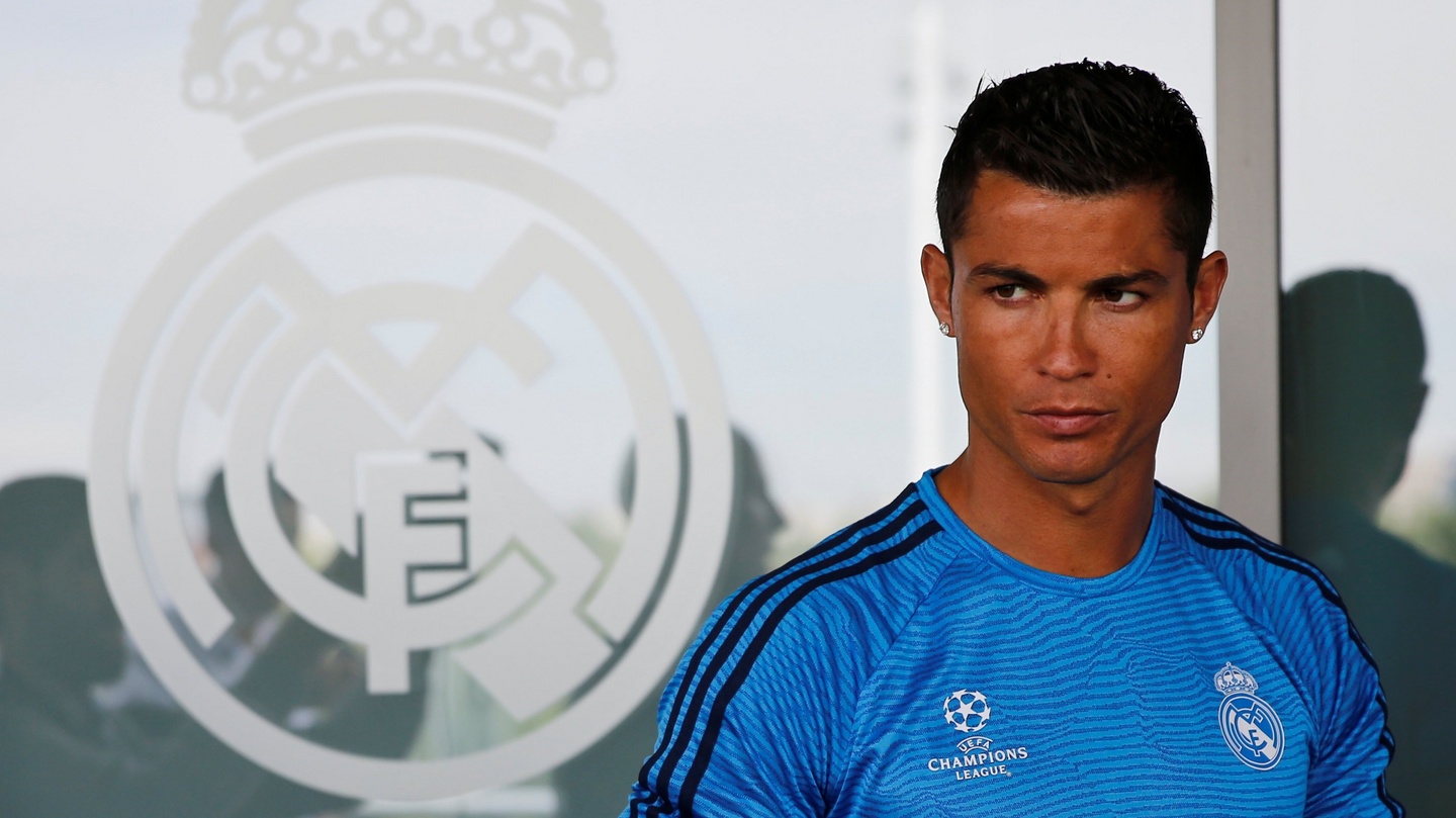 Cristiano Ronaldo throws reporter's microphone into lake on Make a GIF