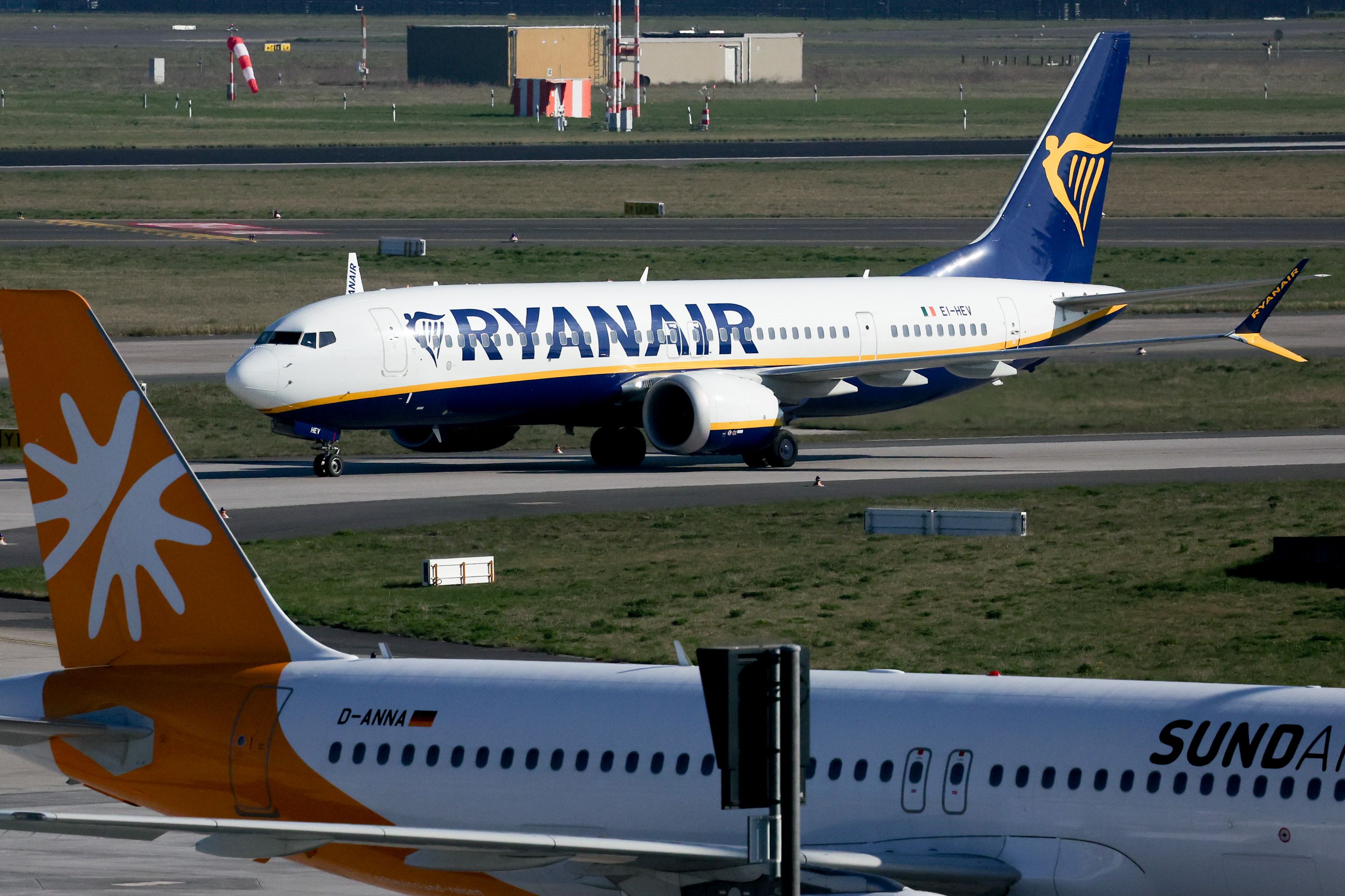 vape pen prices RYANAIR: 100% digital boarding passes from November 12 - 2PAXfly