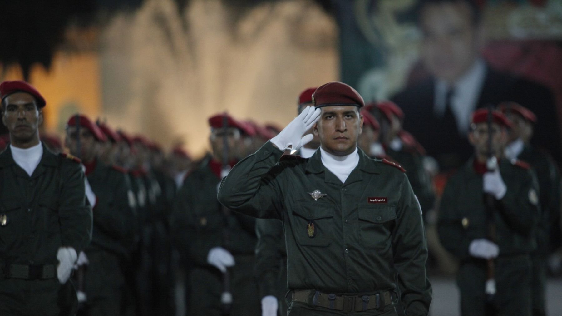 تقديم التحية العسكرية في حفل عيد العرش
