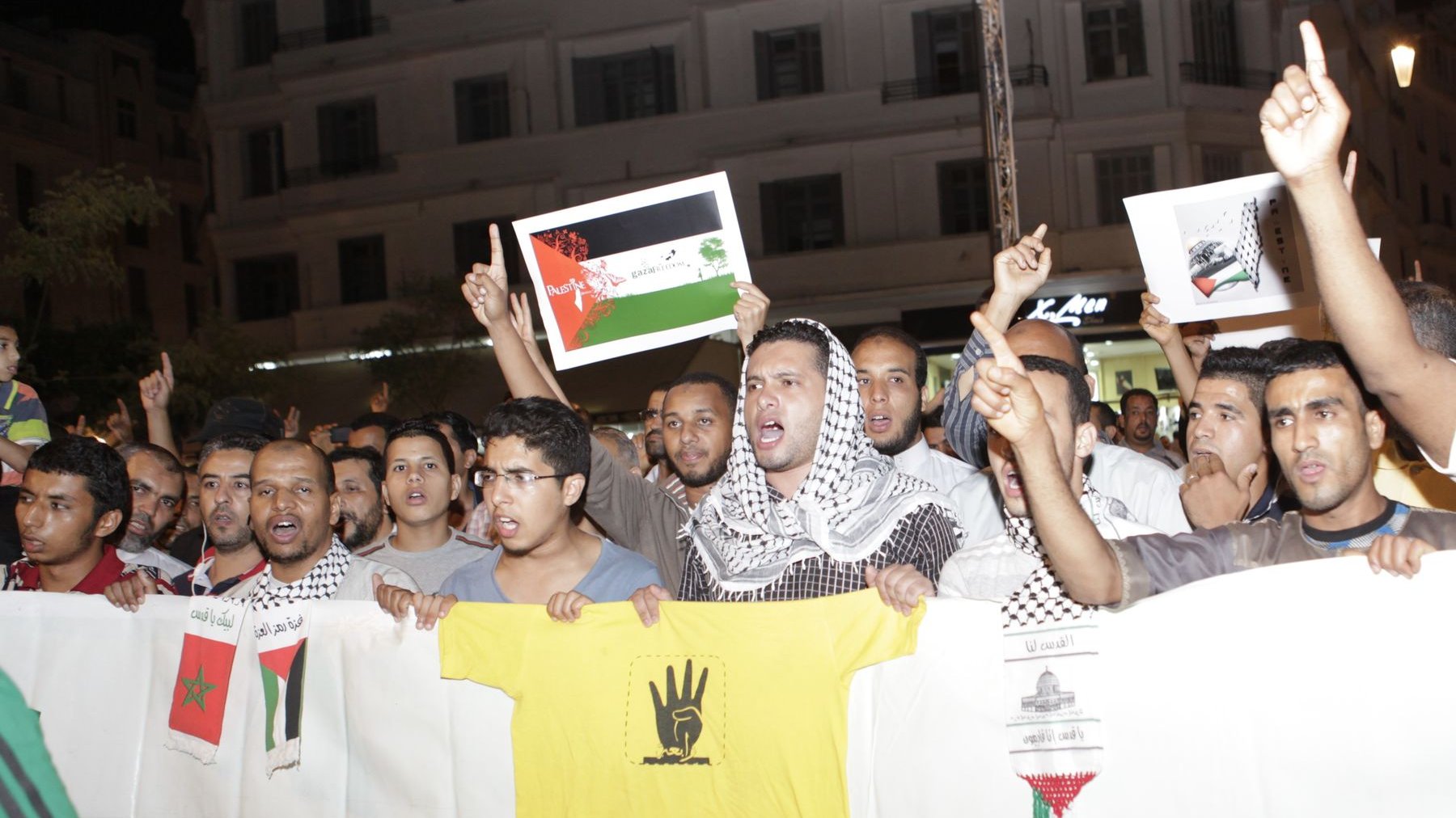 Les manifestants ont ainsi exprimé leur colère contre "les crimes de la guerre sioniste", "la punition collective menée par Israël contre les civils palestiniens", et exigé des "sanctions internationales" contre Israël. 
