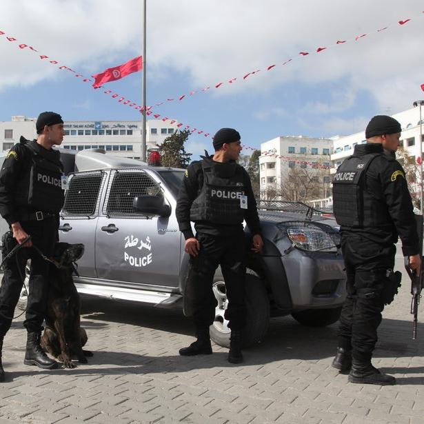 Des mesures de sécurité sans précédent ont été mises en place sur la place Bab Sadun à Tunis.
