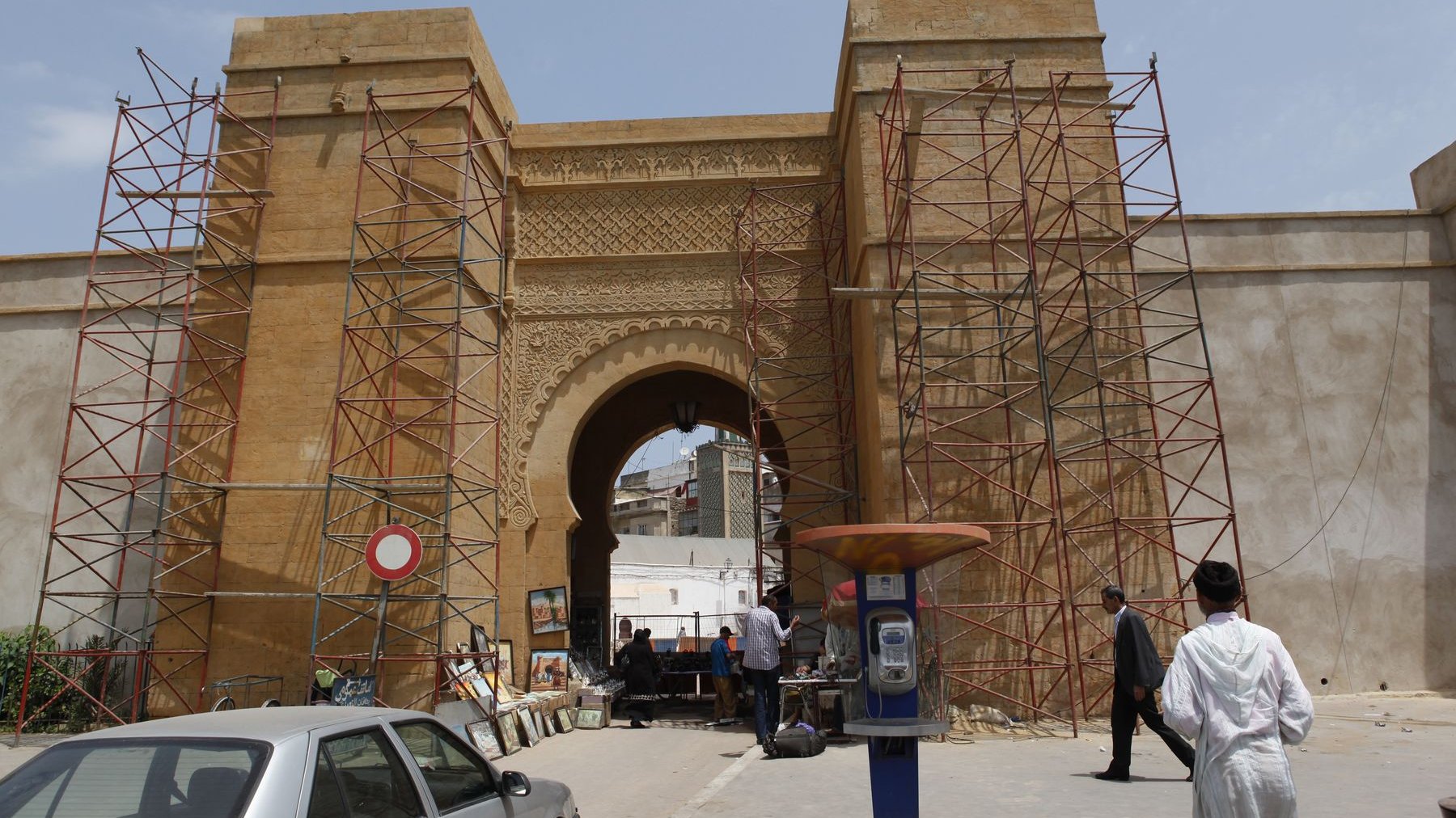 Le mythique Bab Borj El Mellah, porte de l'ancienne médina, subit des travaux de restauration
