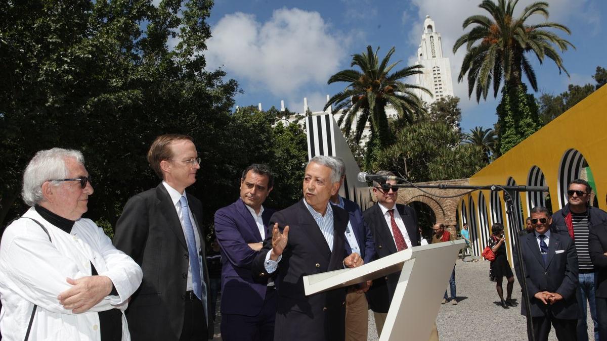 Daniel Buren, artiste français, Charles Fries, ambassadeur de France et Mohamed Sajid, maire de Casablanca.
