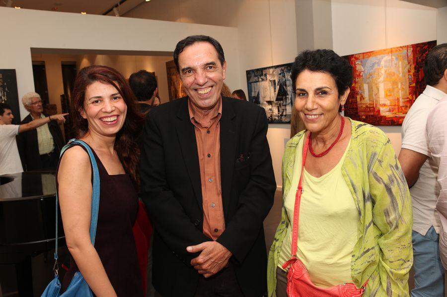 Amira Géhanne Khalfallah et Touria Hadraoui sont venues saluer l'artiste et rendre hommage à son talent.
