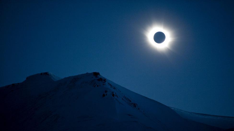Magnifique spectacle en Norvège, où l'éclipse a été totale.

