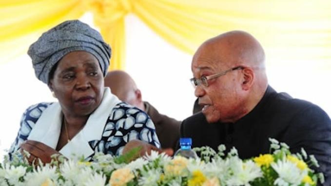 Le président sud-africain Jacob Zuma et Nkosazana Dlamini-Zuma, présidente sortante de la commission de l’Union africaine (UA).