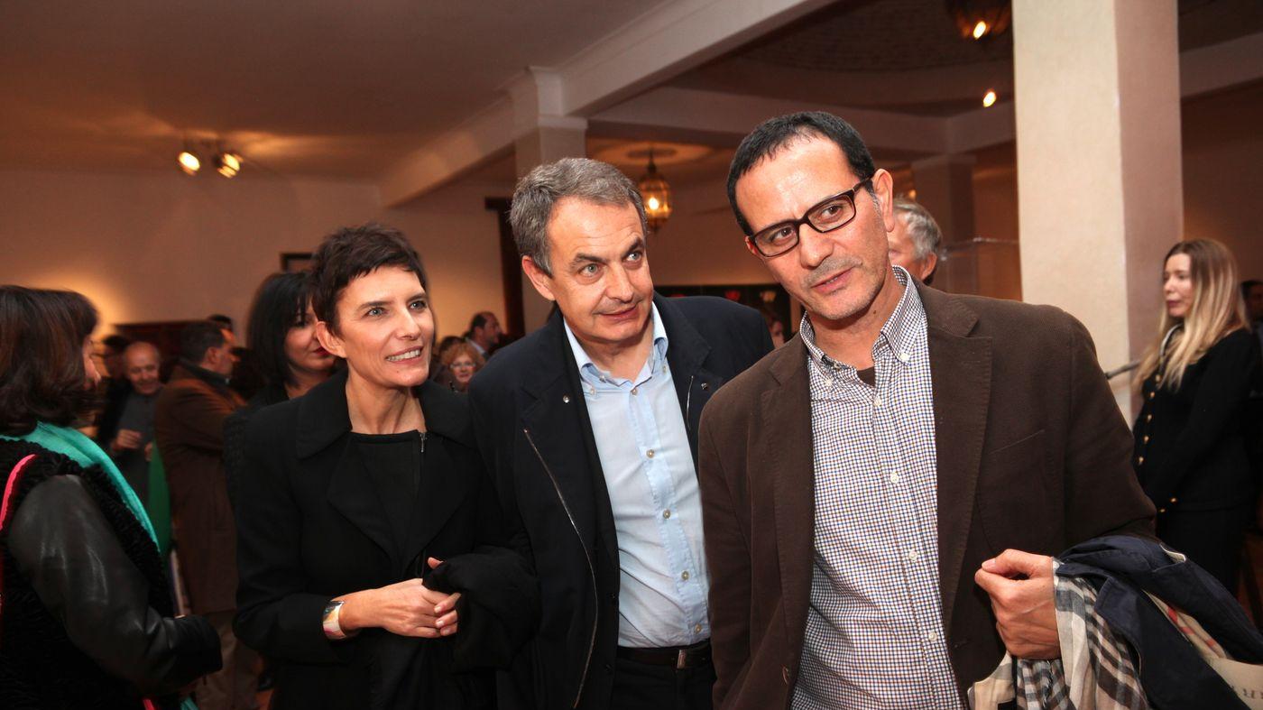Jose Luis Zapatero et son épouse, en compagnie de l'écrivain Larbi El Harti. 

