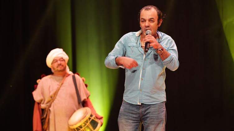 الممثل المصري علاء مرسي وخلفه الممثل المغربي كمال كاظيمي "حديدان"
