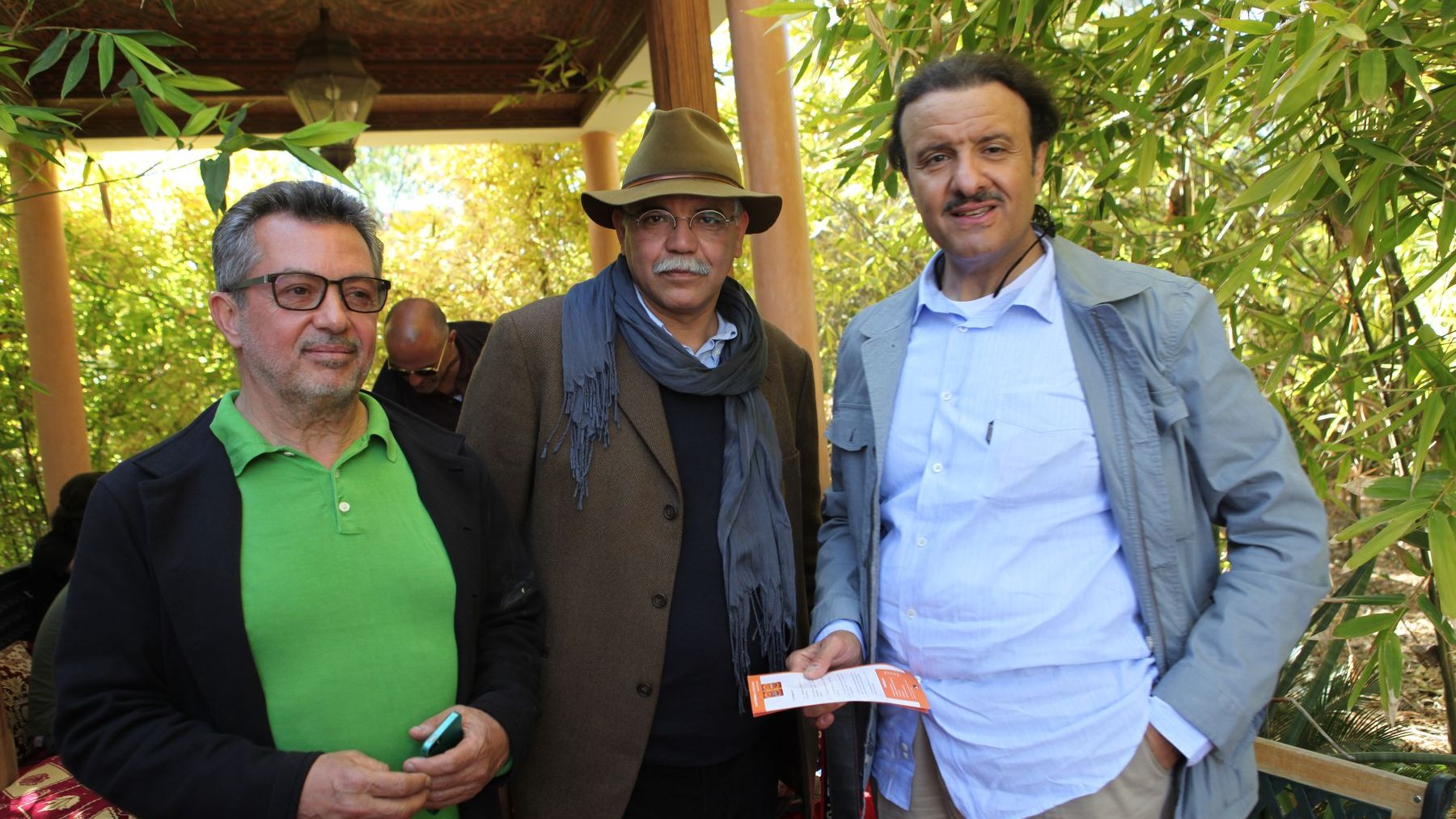 Amine Kabbaj, Benchaaban, et le prince Zaid Soultan. Du beau monde, décidément, s'est déplacé pour rendre homage à l'artiste et admirer son travail.  
