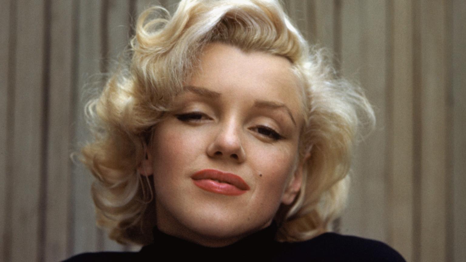 "River of no return" par Marilyn Monroe est citée dans "Infidèles" (Ed. du Seuil, 2012): https://youtu.be/F_x7ppOuq_k
