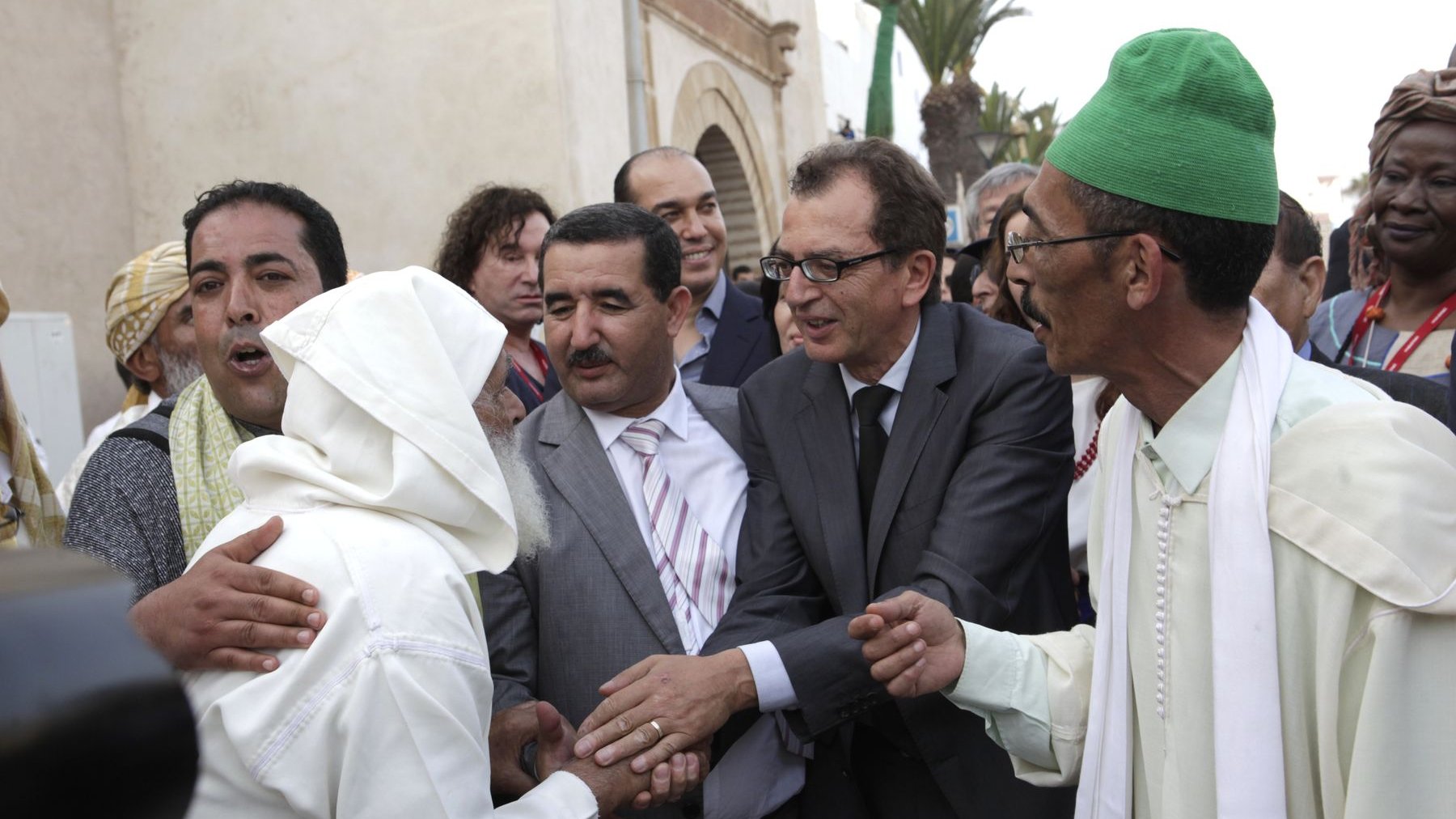 Mohamed Amine Sbihi, ministre de la Culture aux côtés de Mohamed Feraa, le président du Conseil municipal d'essaouira. 

